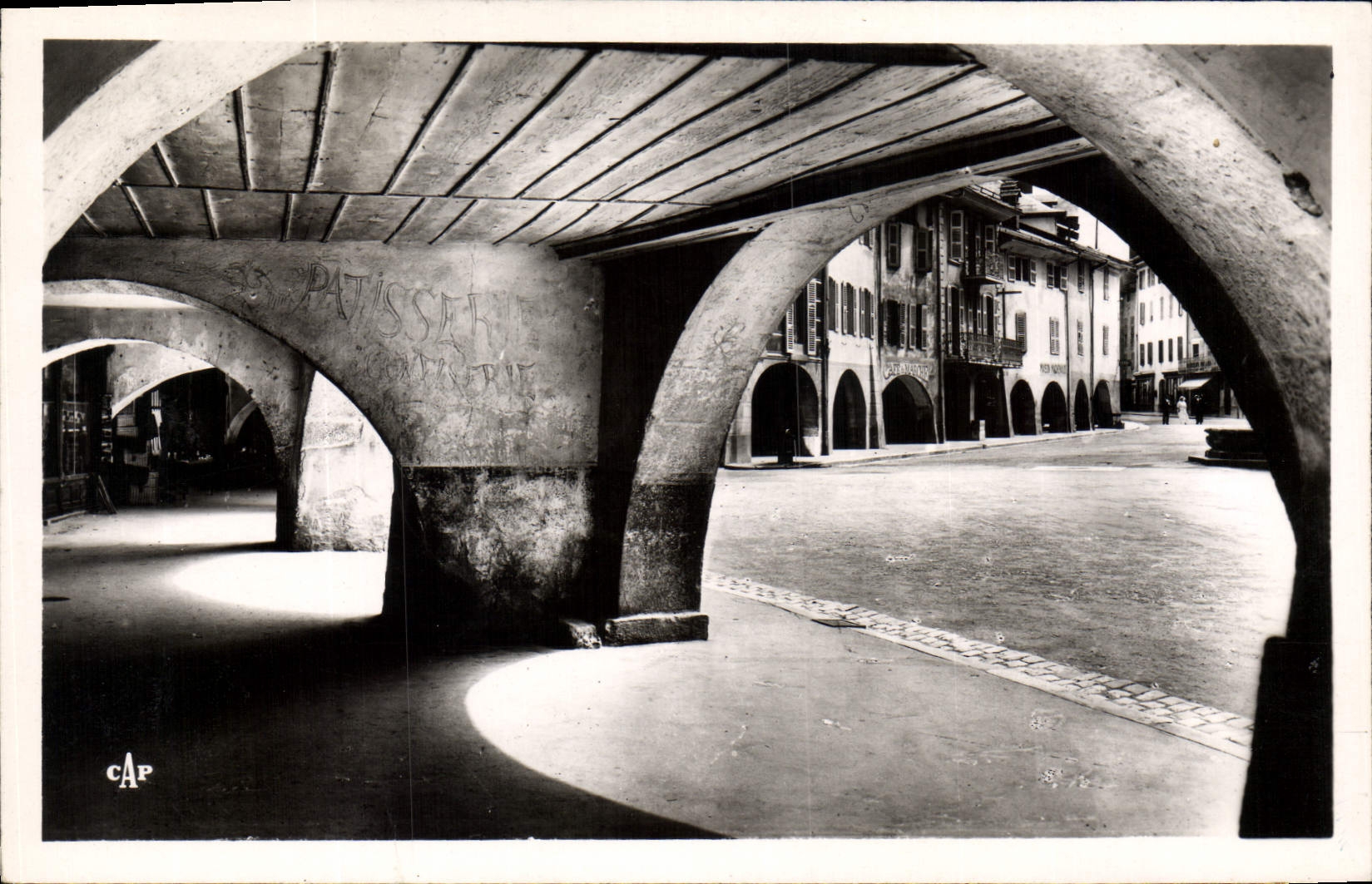 CPA Thones Les Arcades