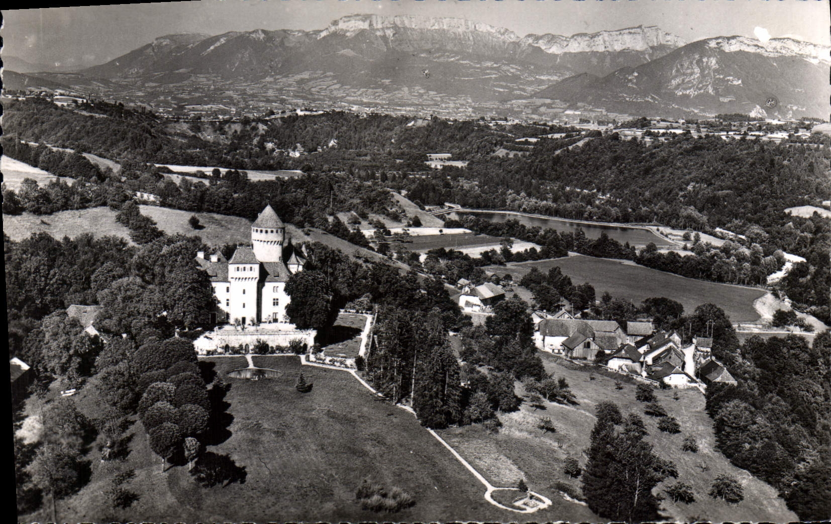 CPA Annecy Vue Aerienne Lovagny château de Montrottier