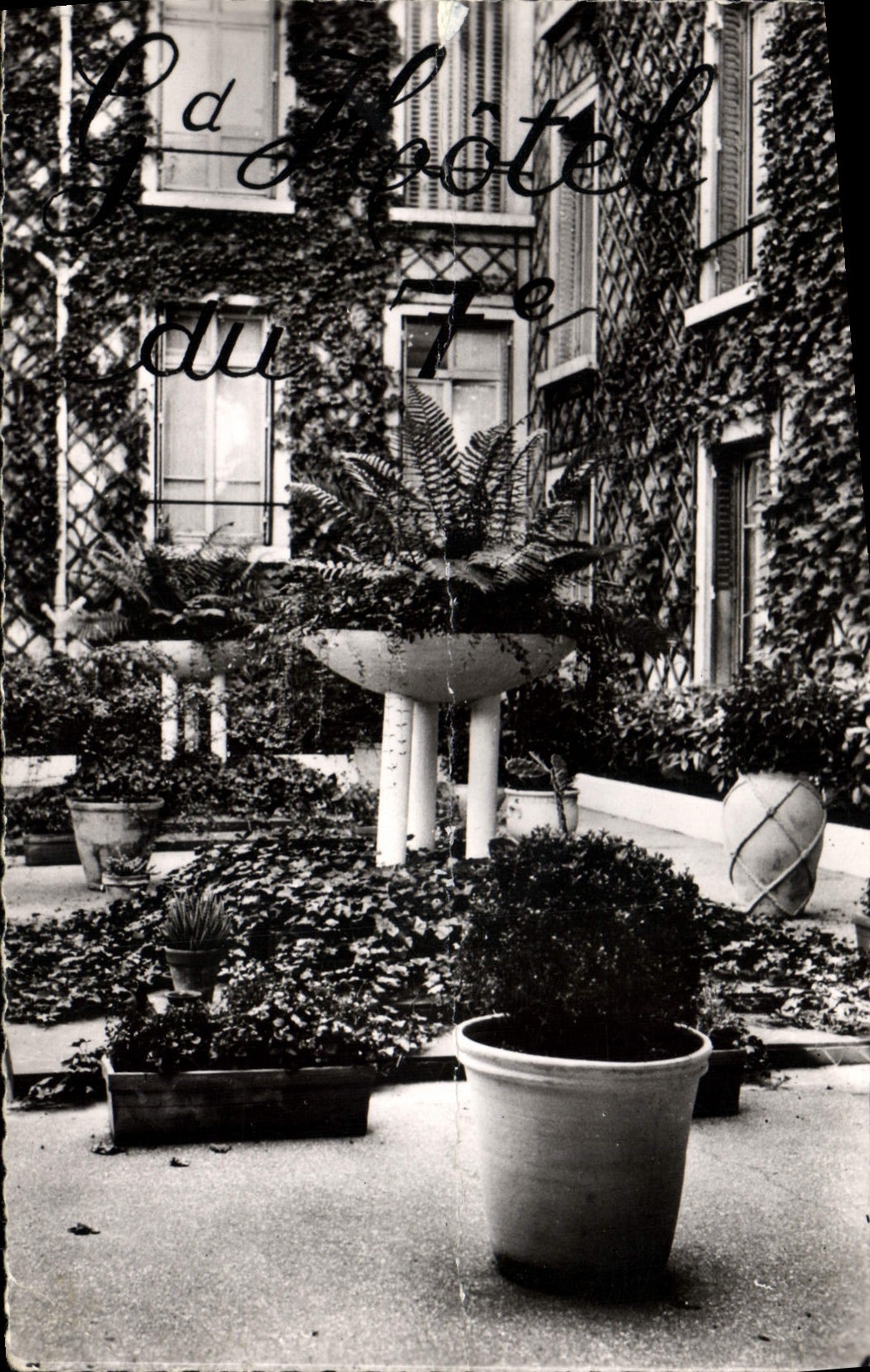 CPA Grand Garage Hotel un des jardins de l'hôtel