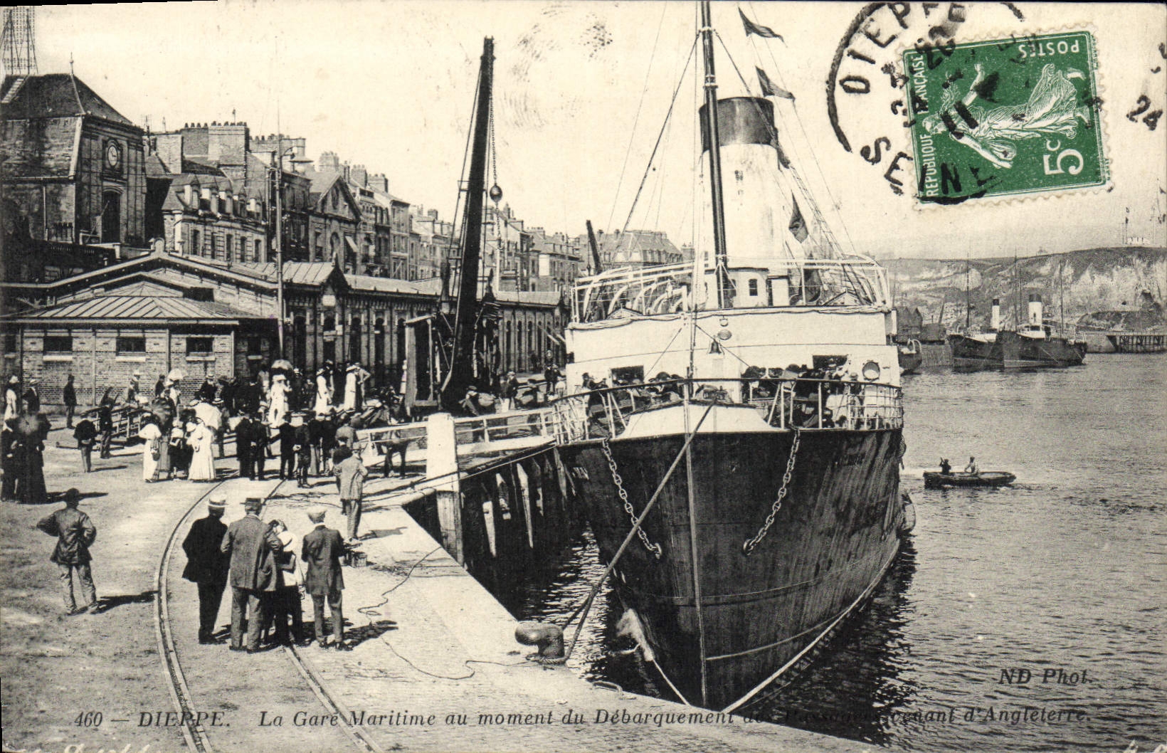 CPA Dieppe La Gare Maritime Au Moment Du débarquement