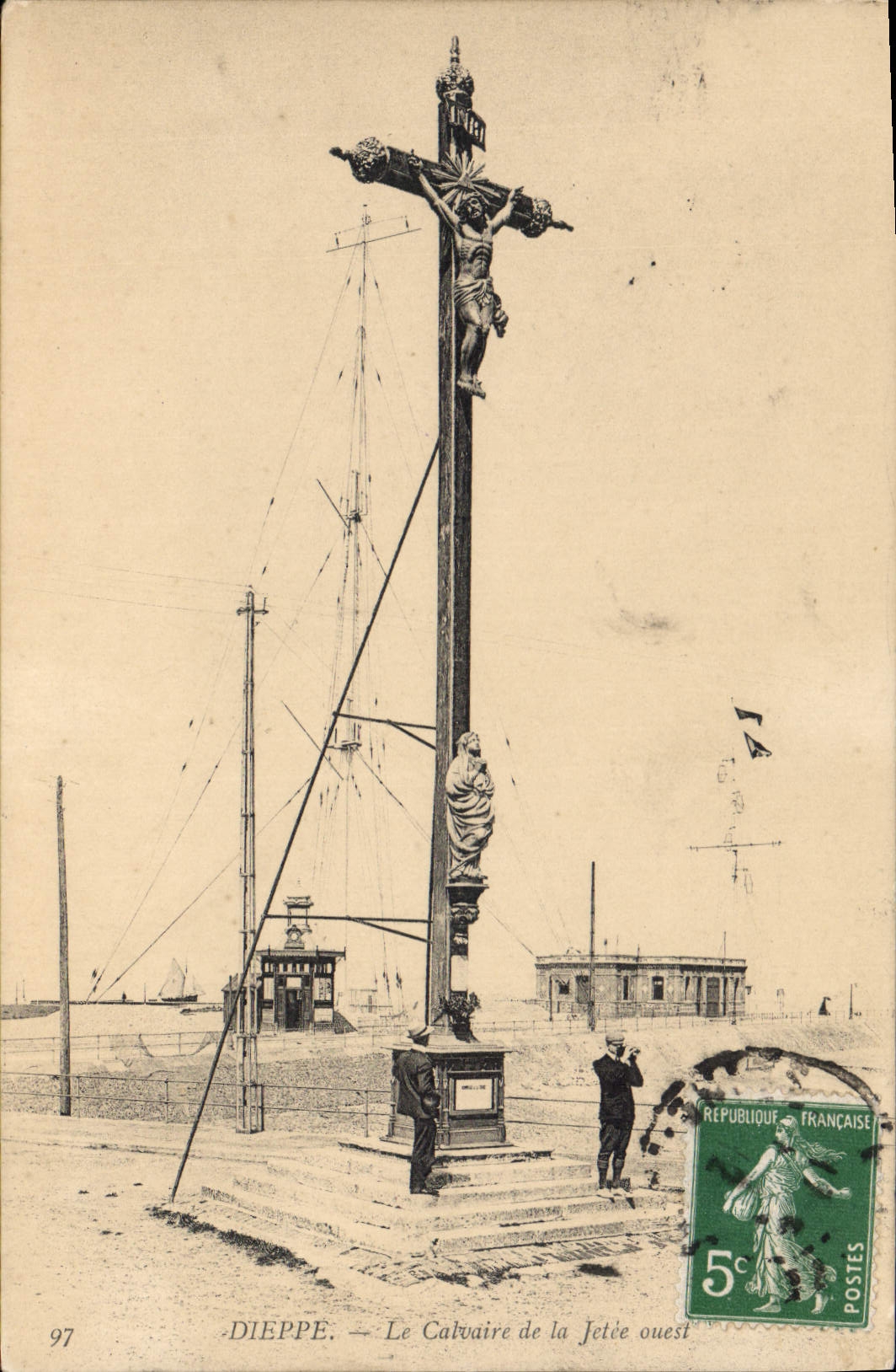 CPA Dieppe Le Calvaire De La Jetée Ouest
