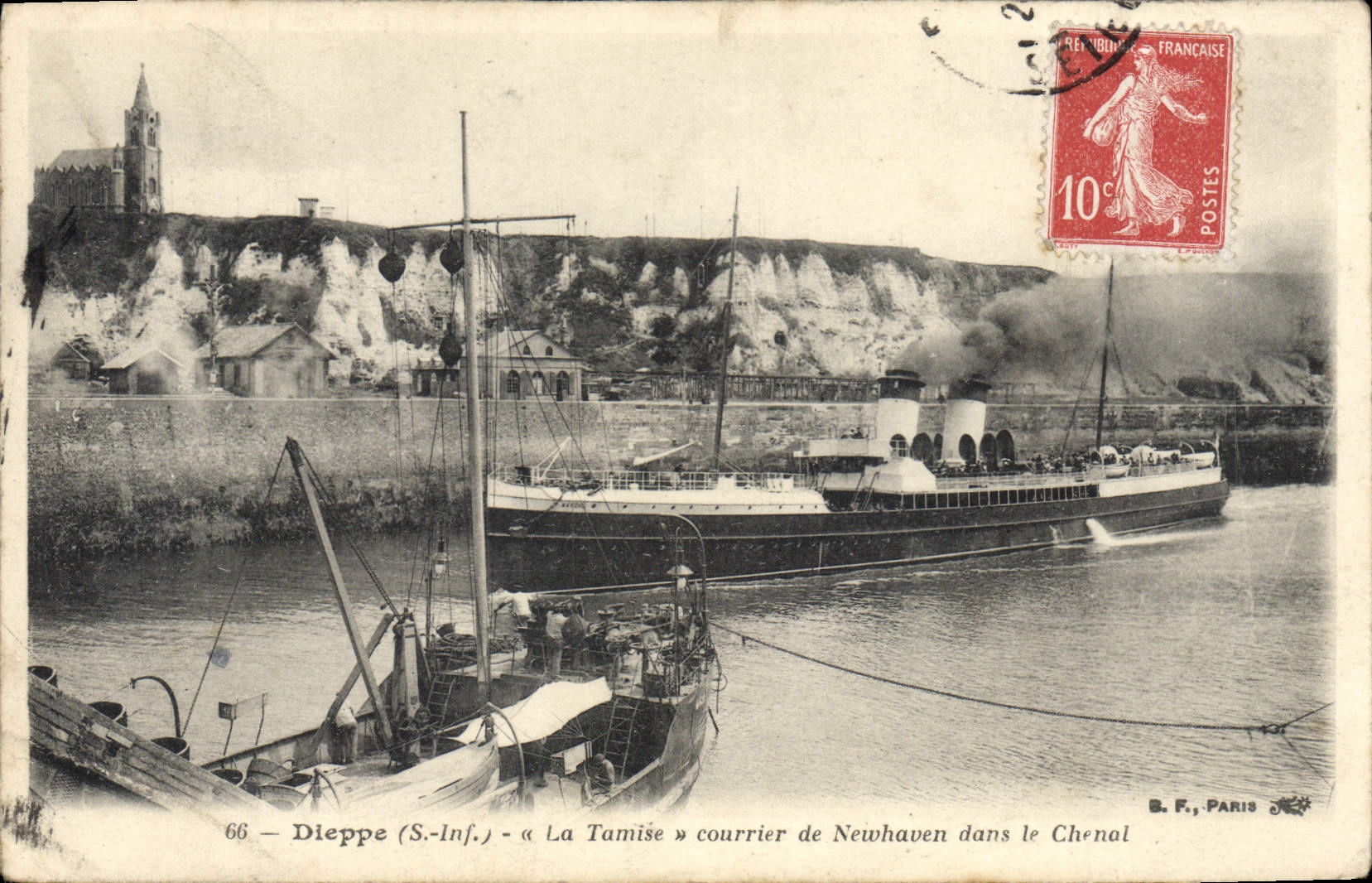 CPA Dieppe La Tamise Courrier De Newhaven Dans Le Chenal