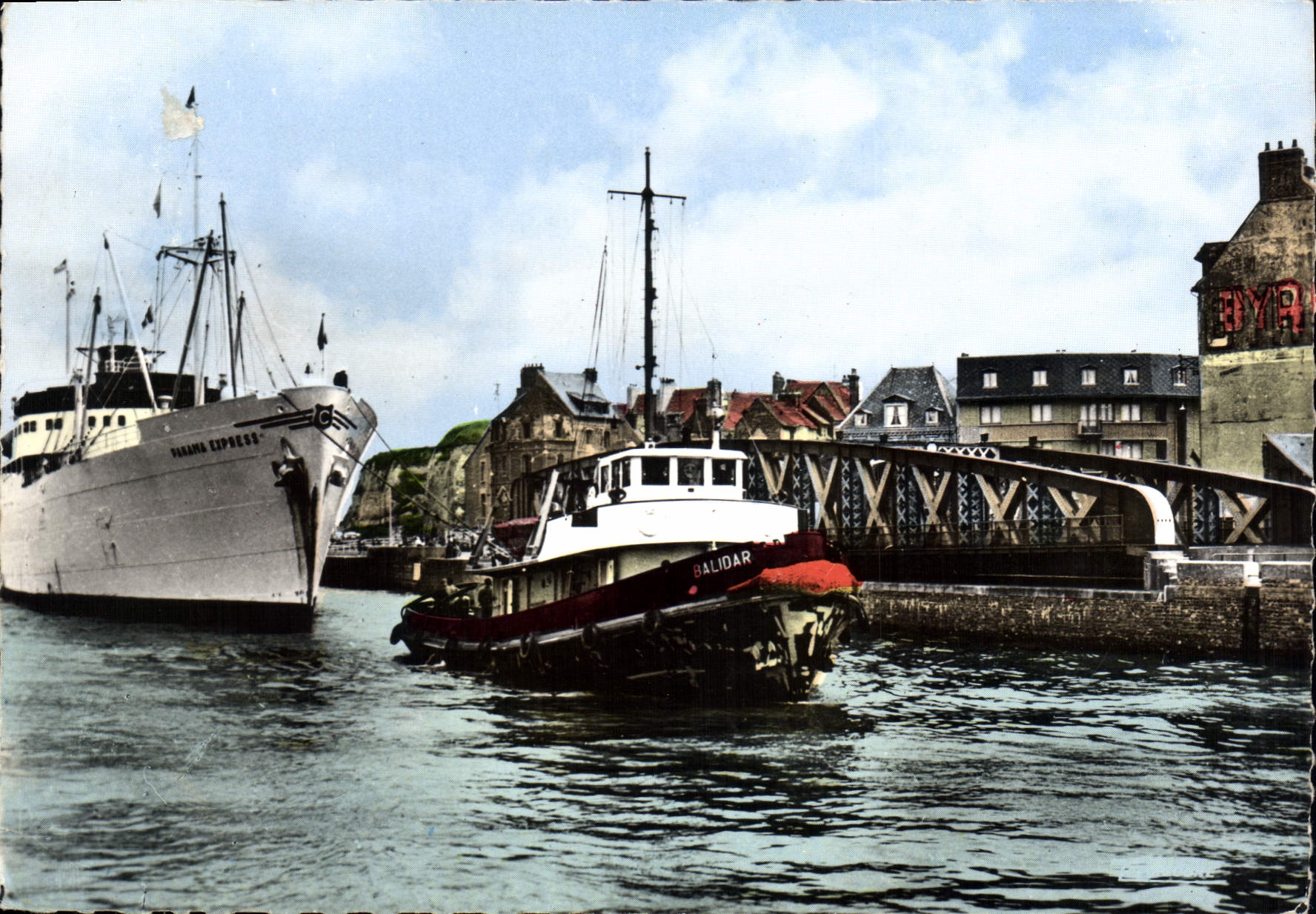 CPSM Dieppe Bananier Franchissant Le Pont Colbert