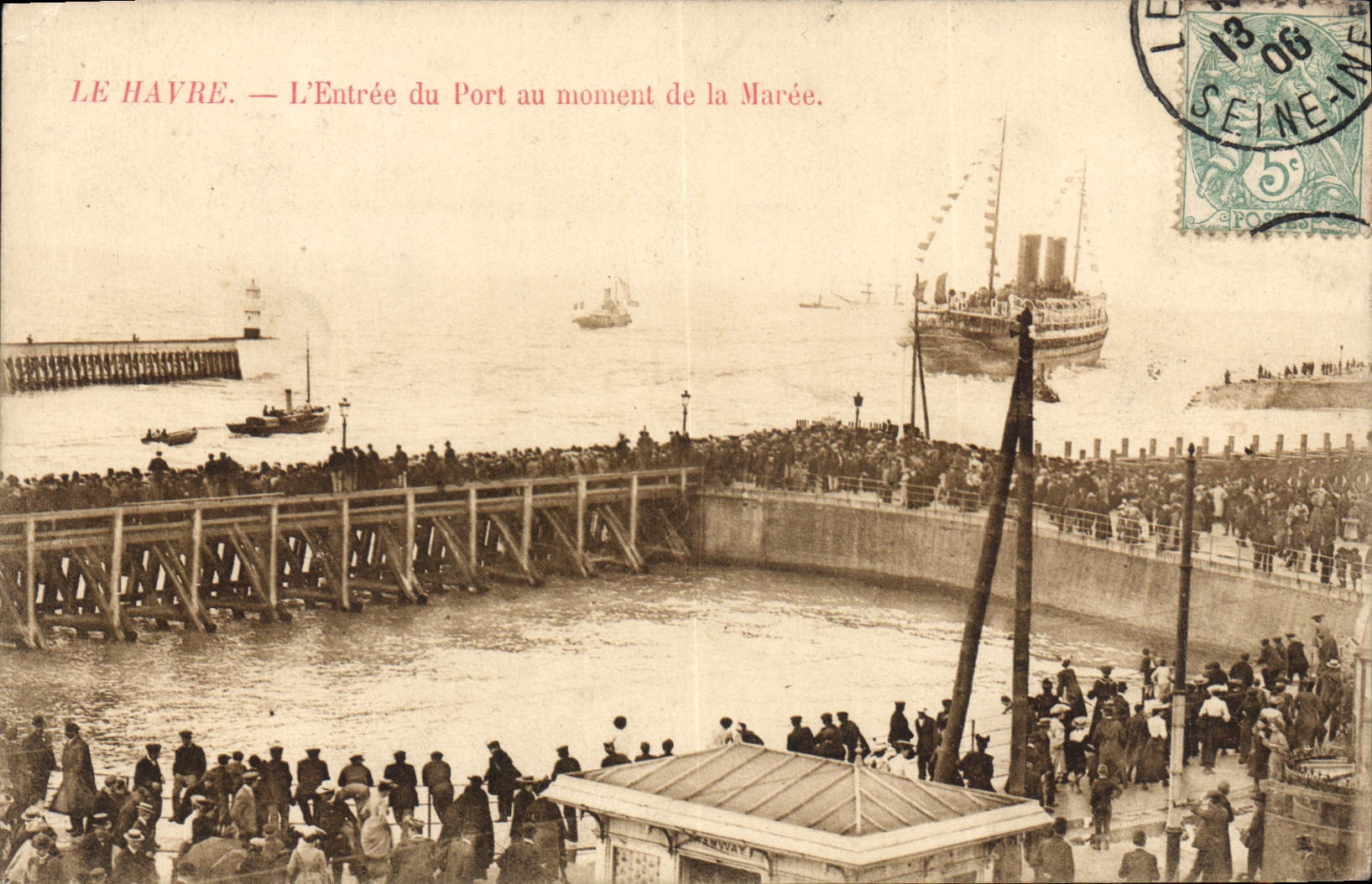 CPA Le Havre L'Entree Du Port Au Moment De La Maree