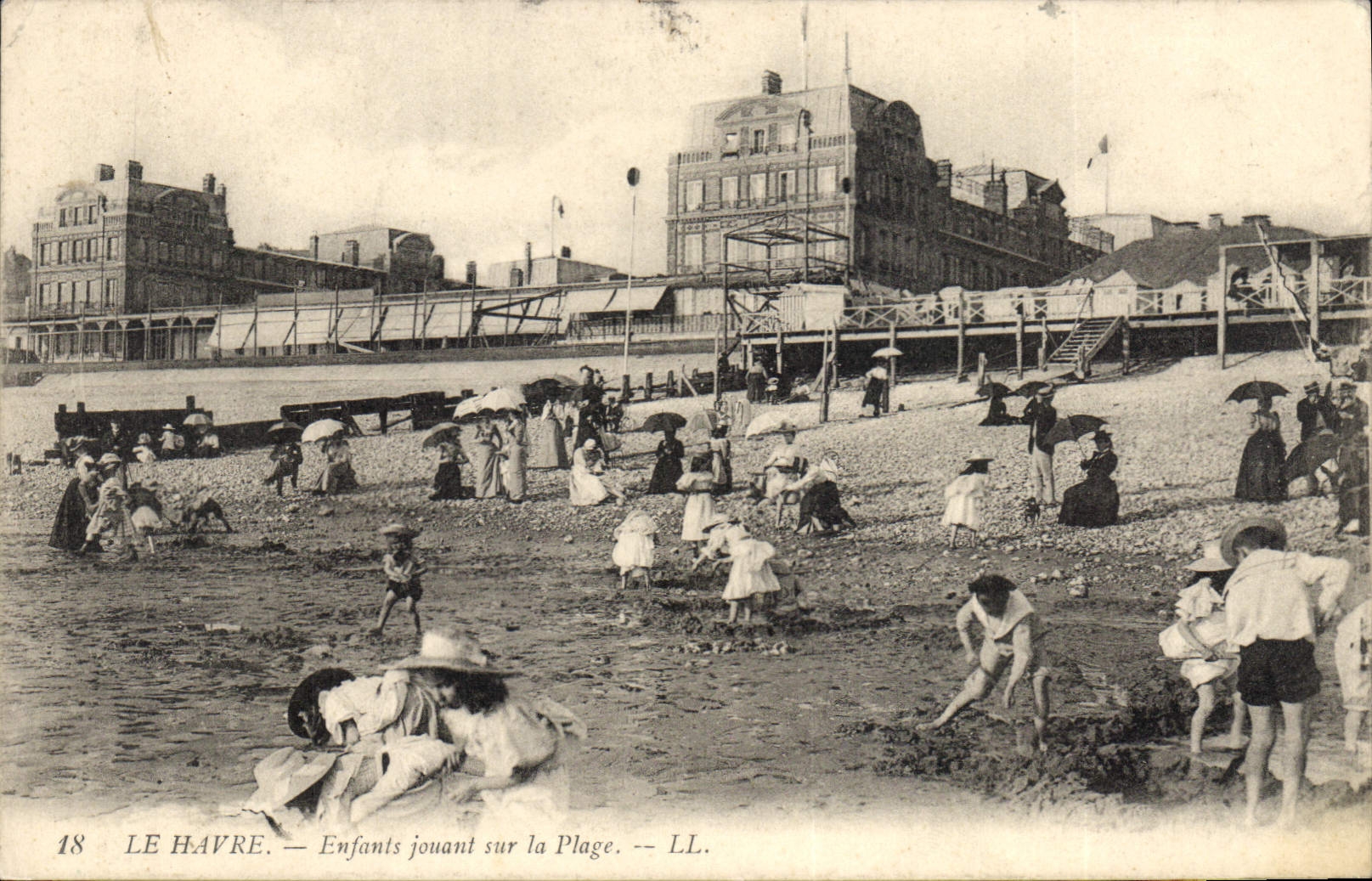 CPA Le Havre Enfants Jouant Sur La Plage