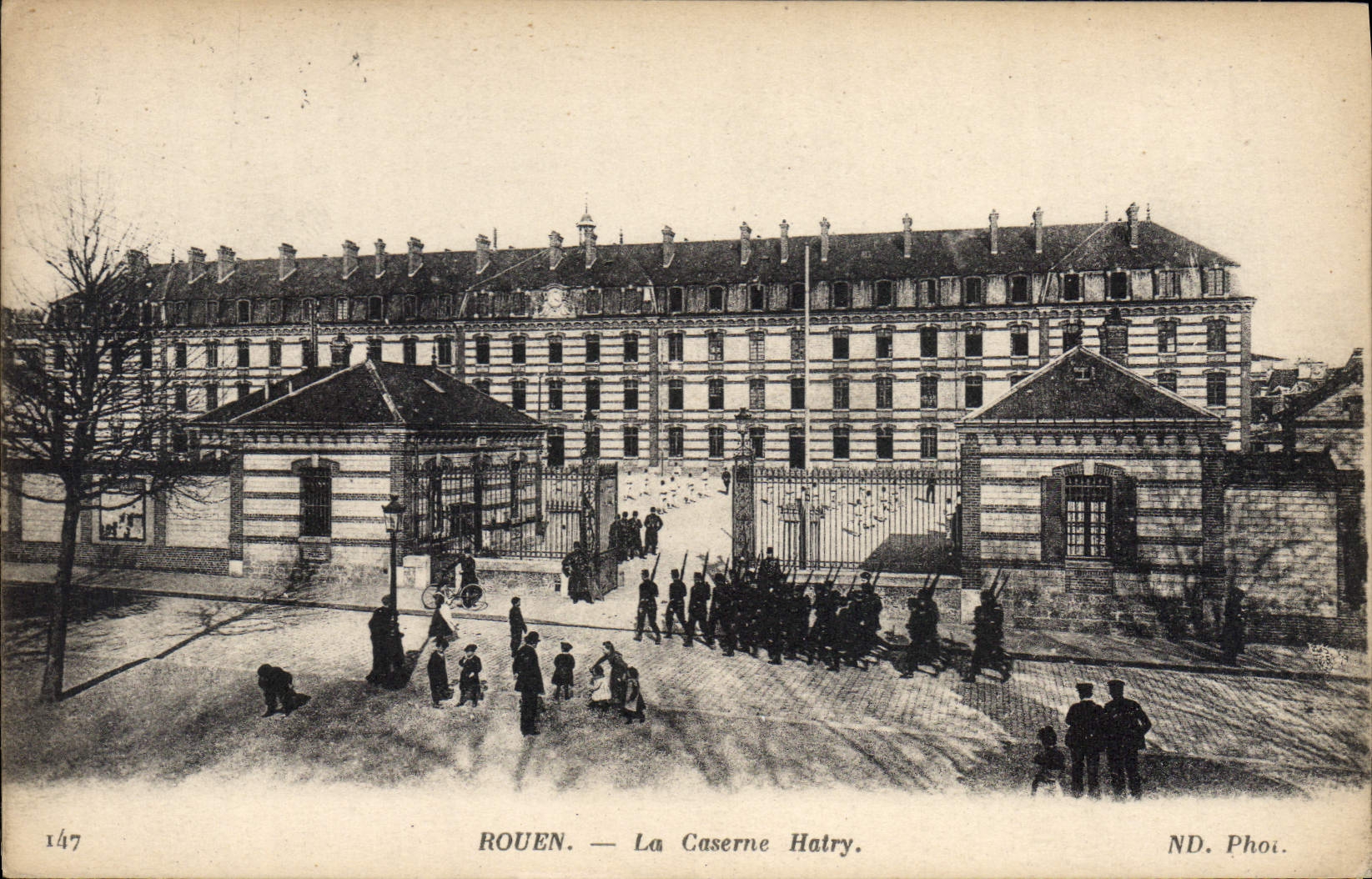 CPA Rouen La Caserne Hatry