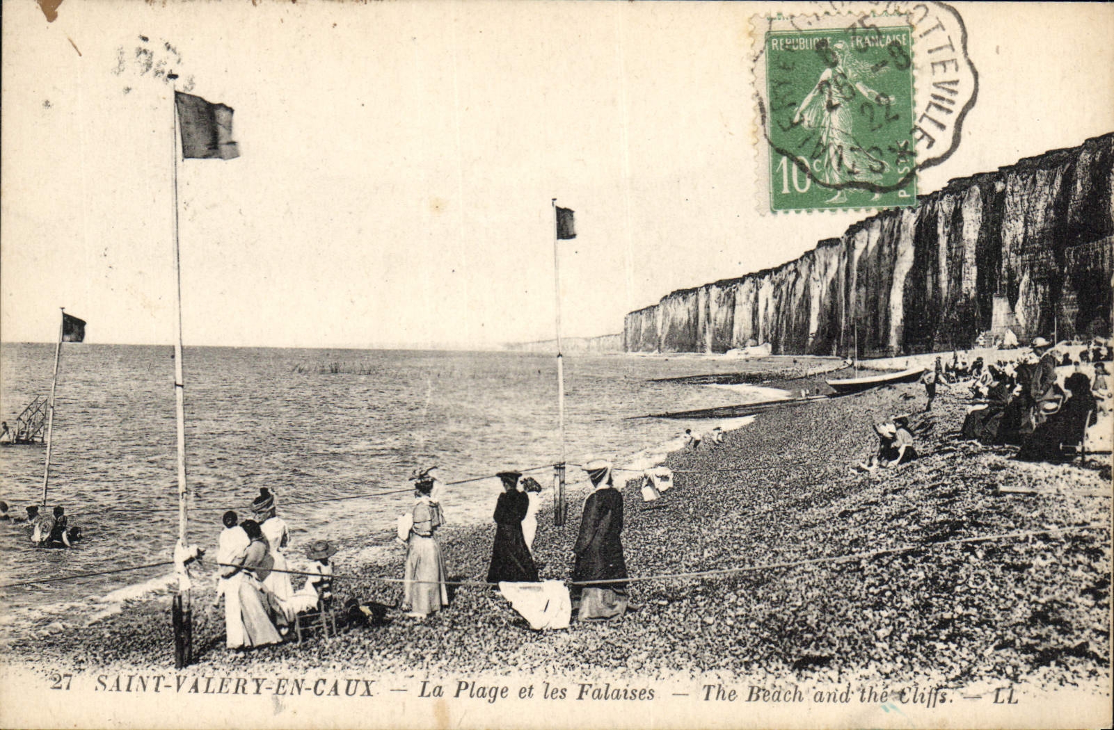 CPA Saint Valery En Caux La Plage Et Les Falaises