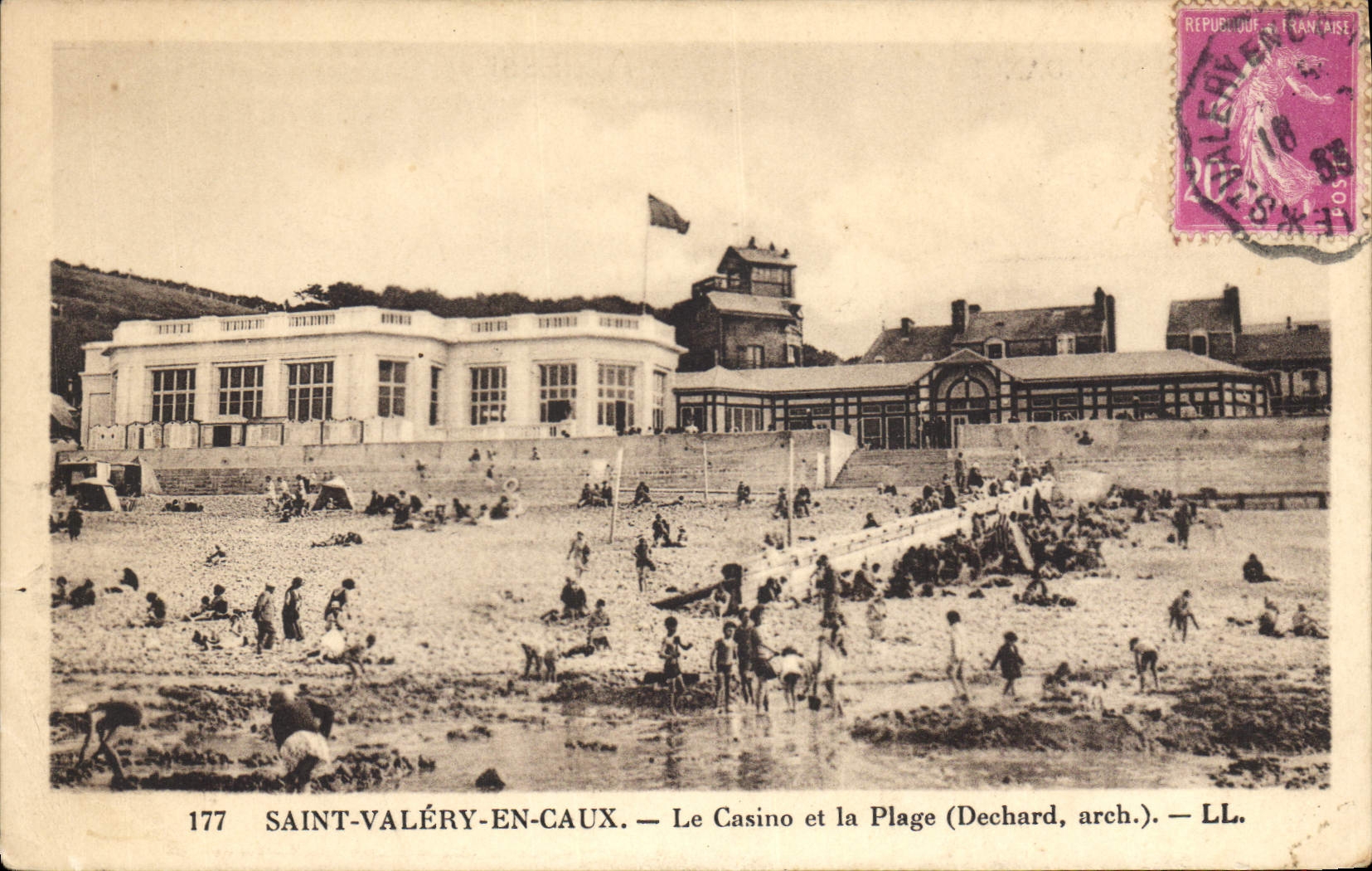 CPA Saint Valery En Caux Le Casino Et La Plage