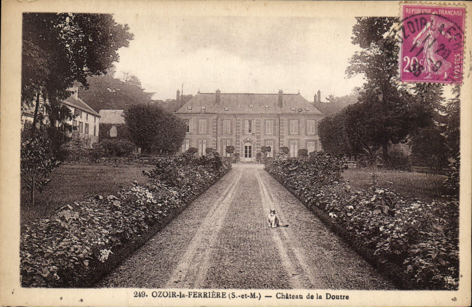 CPA Ozoir Le Ferriere Chateau De La Doutre
