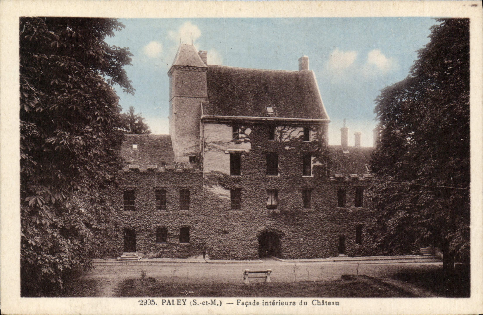 CPA Paley Facade Interieure Du Château