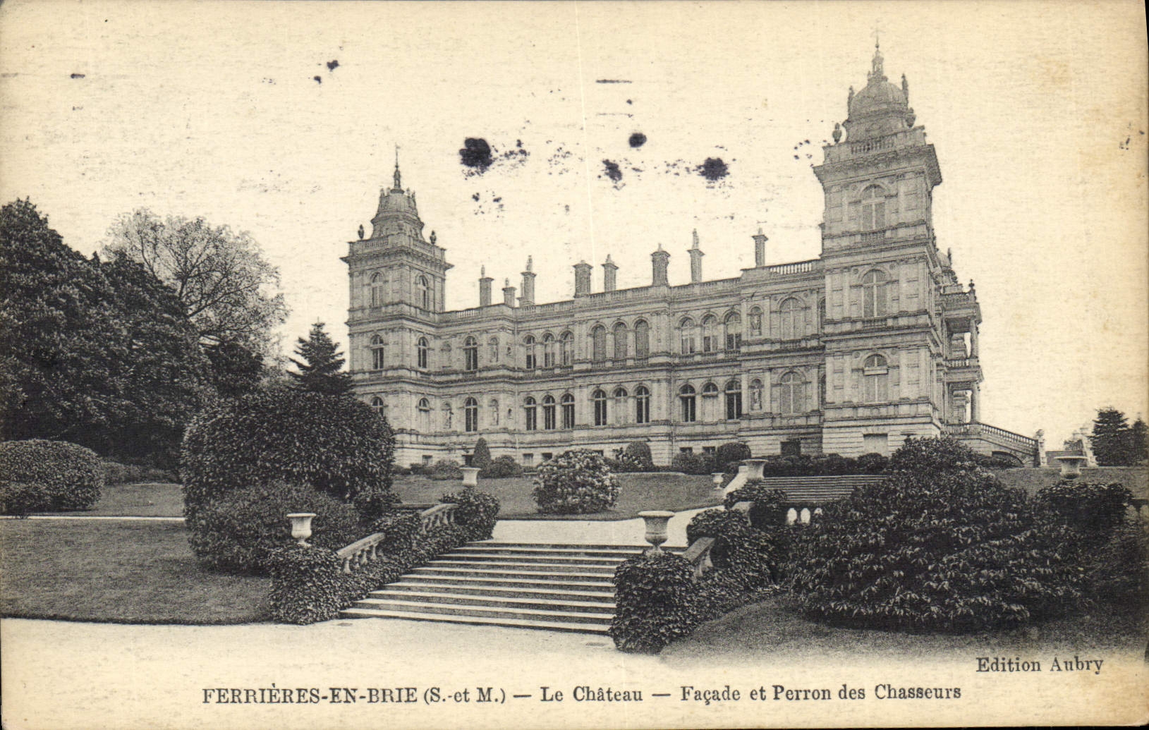 CPA Ferrieres En Brie Le Chateau Facade perron des chasseurs