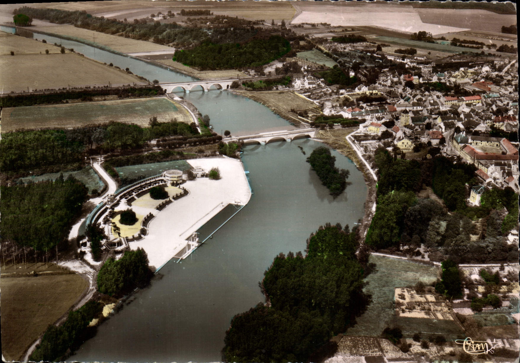 CPSM Trilport Vue Generale De Le Plage Et Les Ponts Sur La Marne