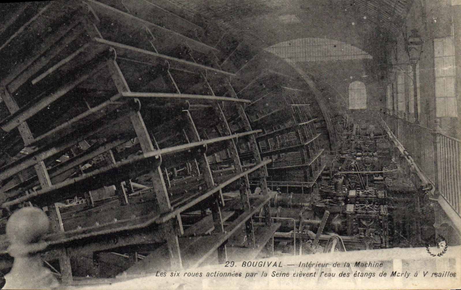 CPA Bougival intérieur de la machine