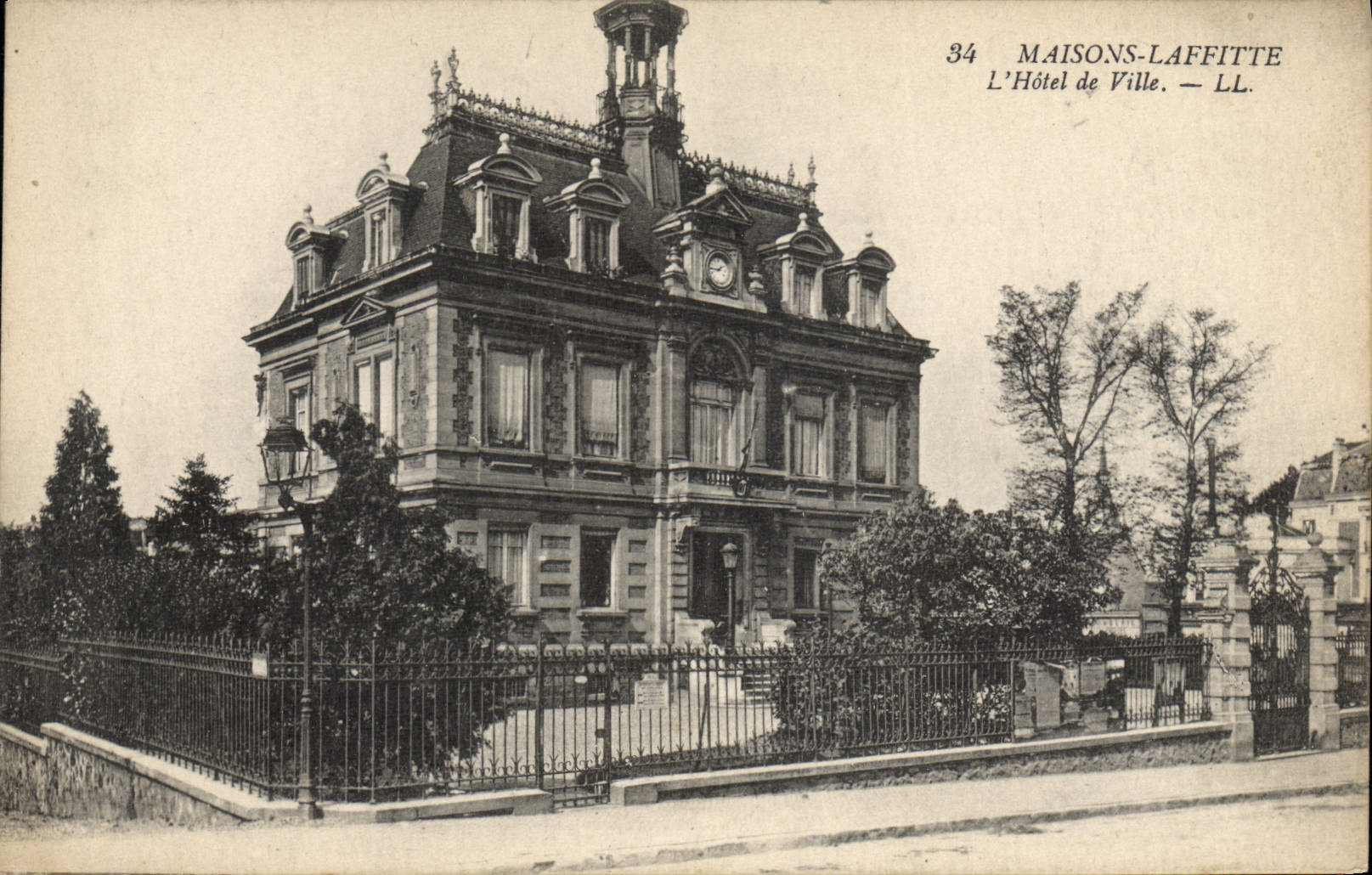 CPA Maisons Laffitte L'Hotel De Ville