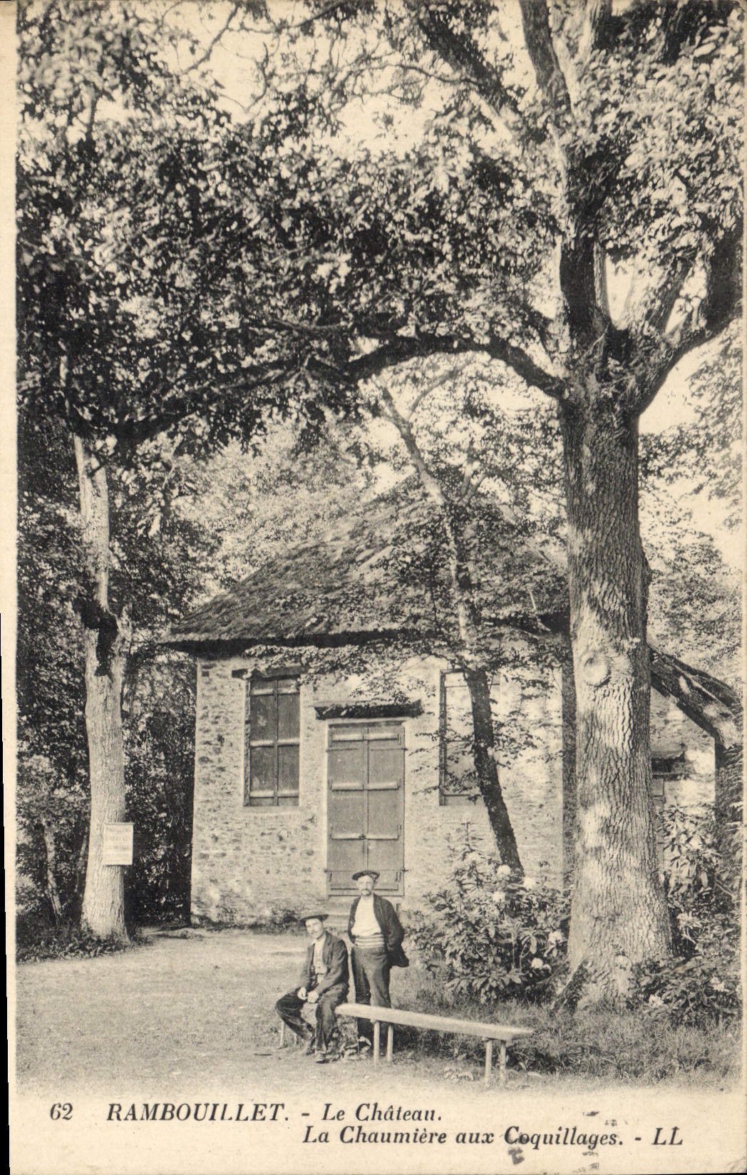 CPA Rambouillet Le Chateau La Chaumiere Aux Coquillages