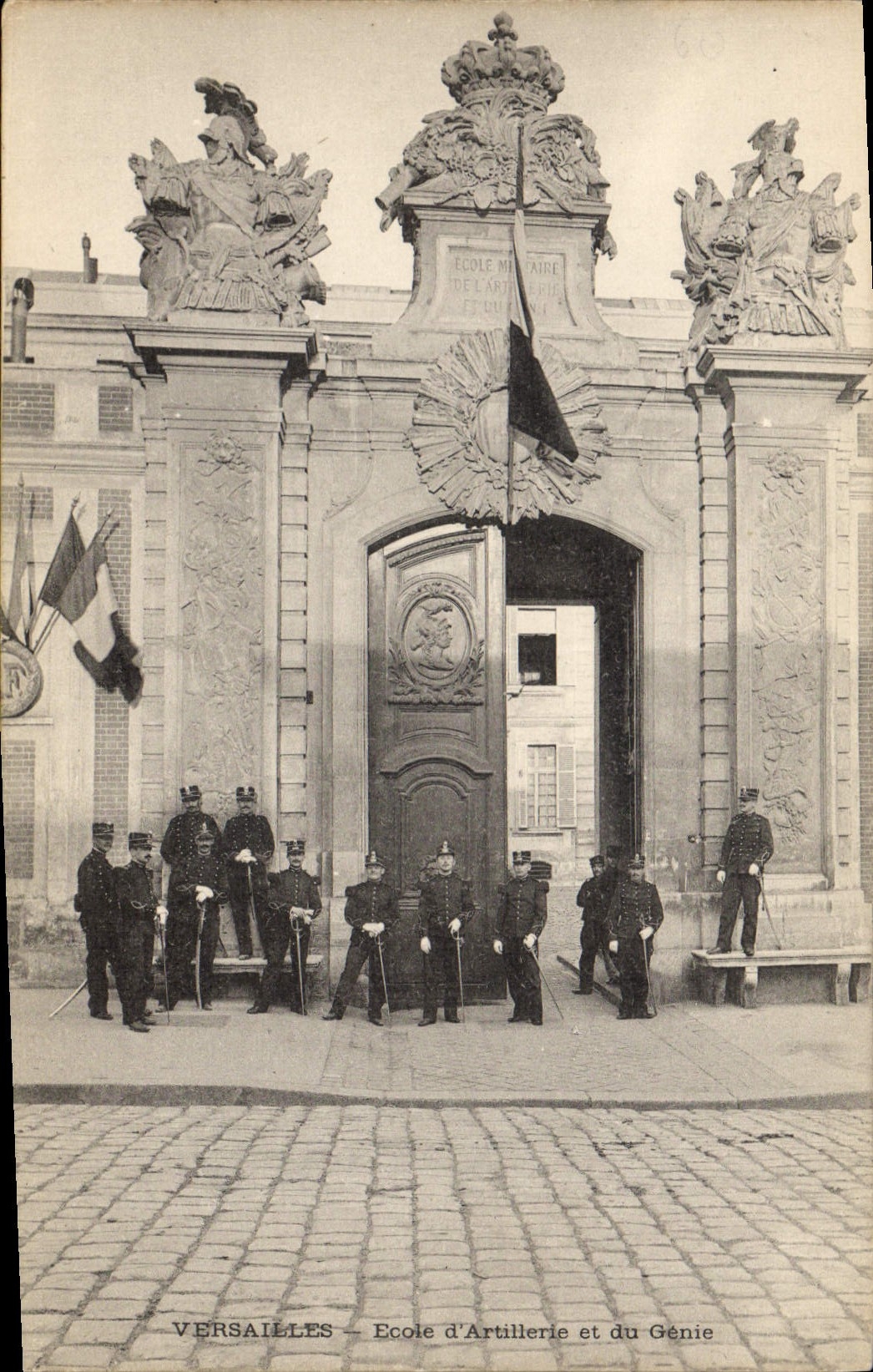 CPA Versailles Ecole D'Artillerie Et Du Genie