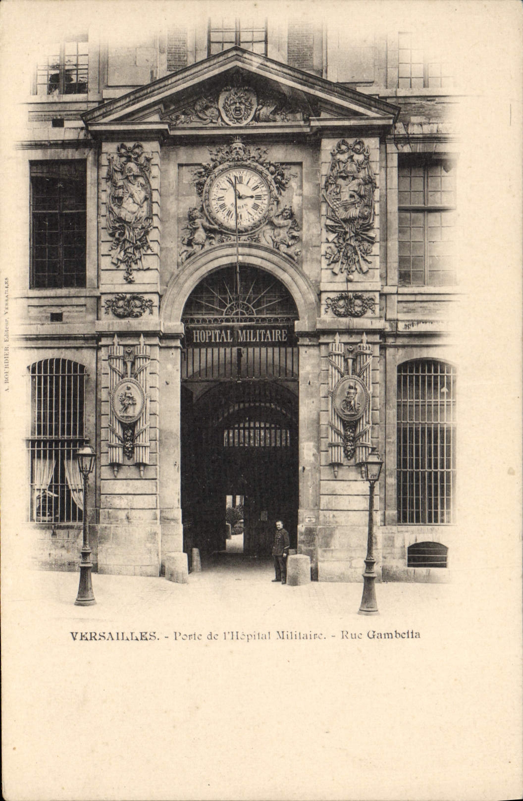 CPA Versailles Poste De I'Hopital Militaire rue Gambetta