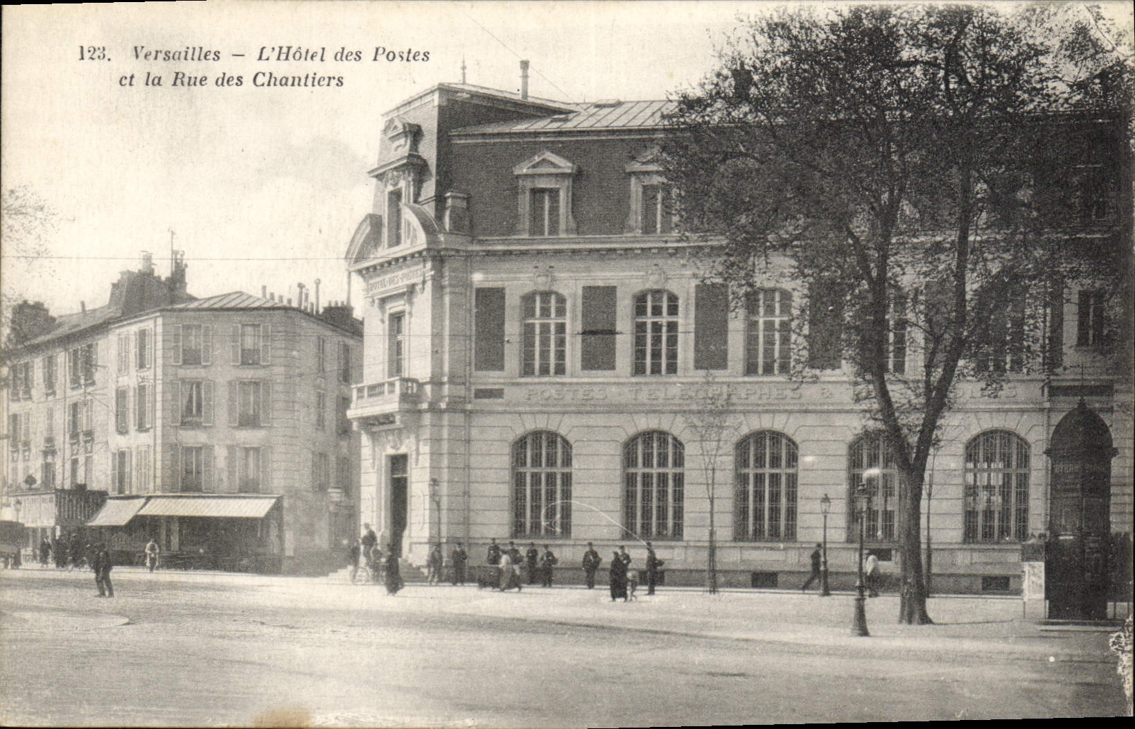 CPA Versailles L'Hotel Des Postes Et La Rue Des chantiers