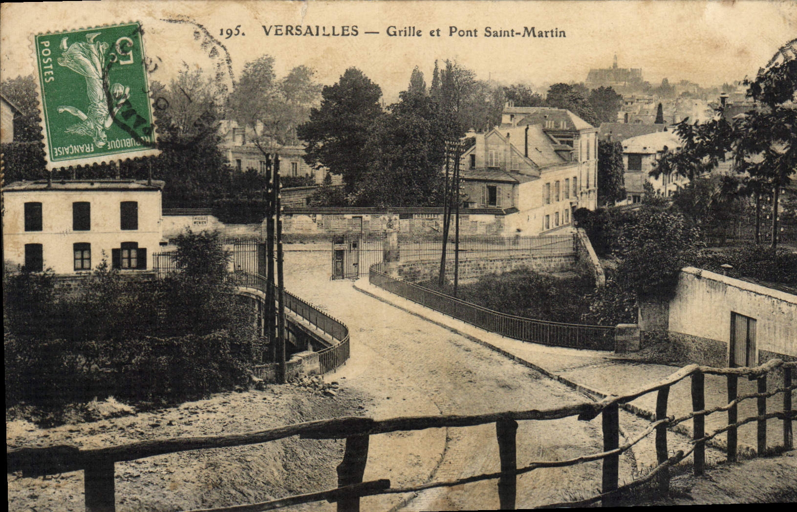 CPA Versailles Grille Et Pont Saint Martin