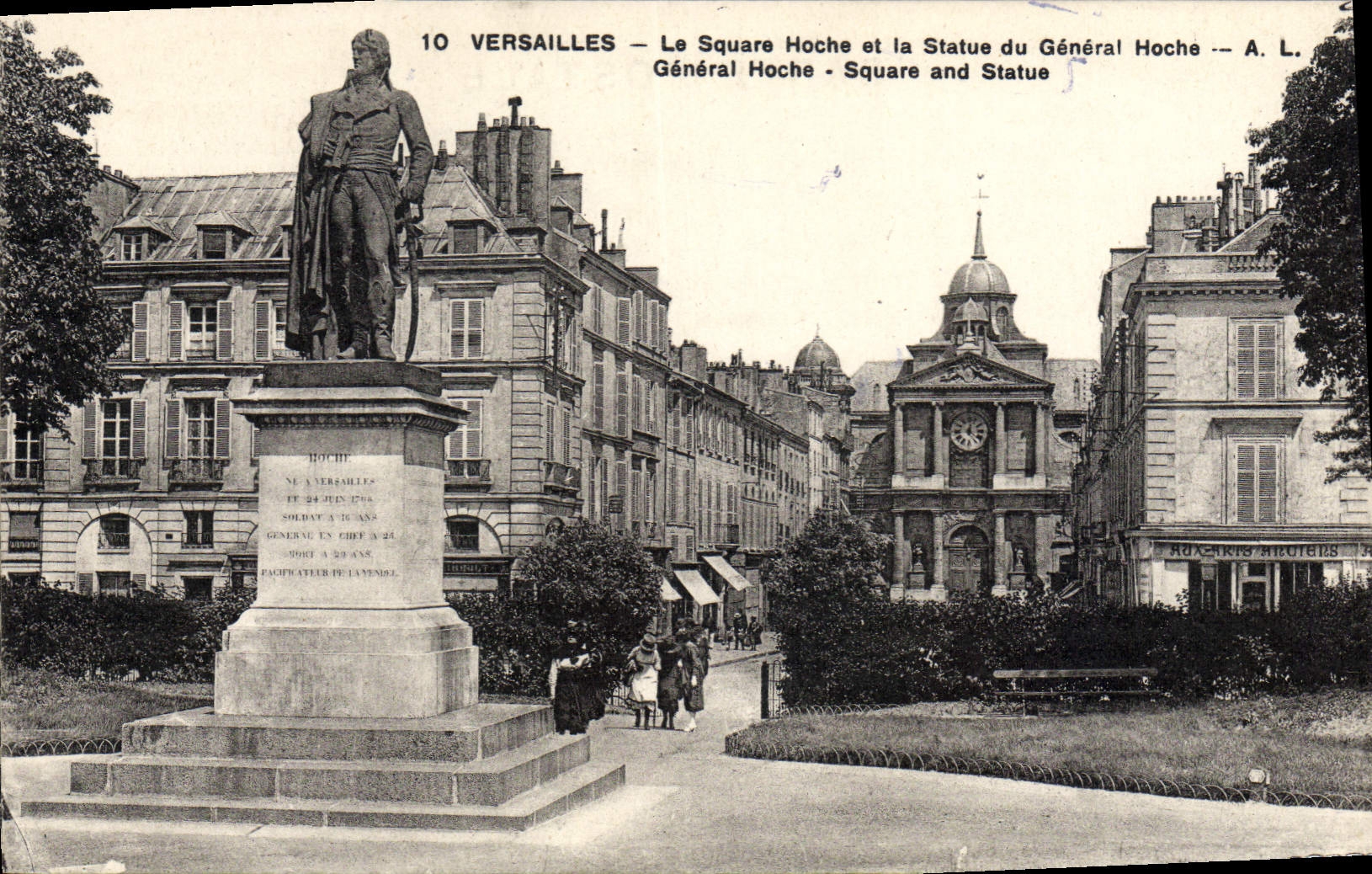 CPA Versailles Le Square Hoche Et La Statue Du General