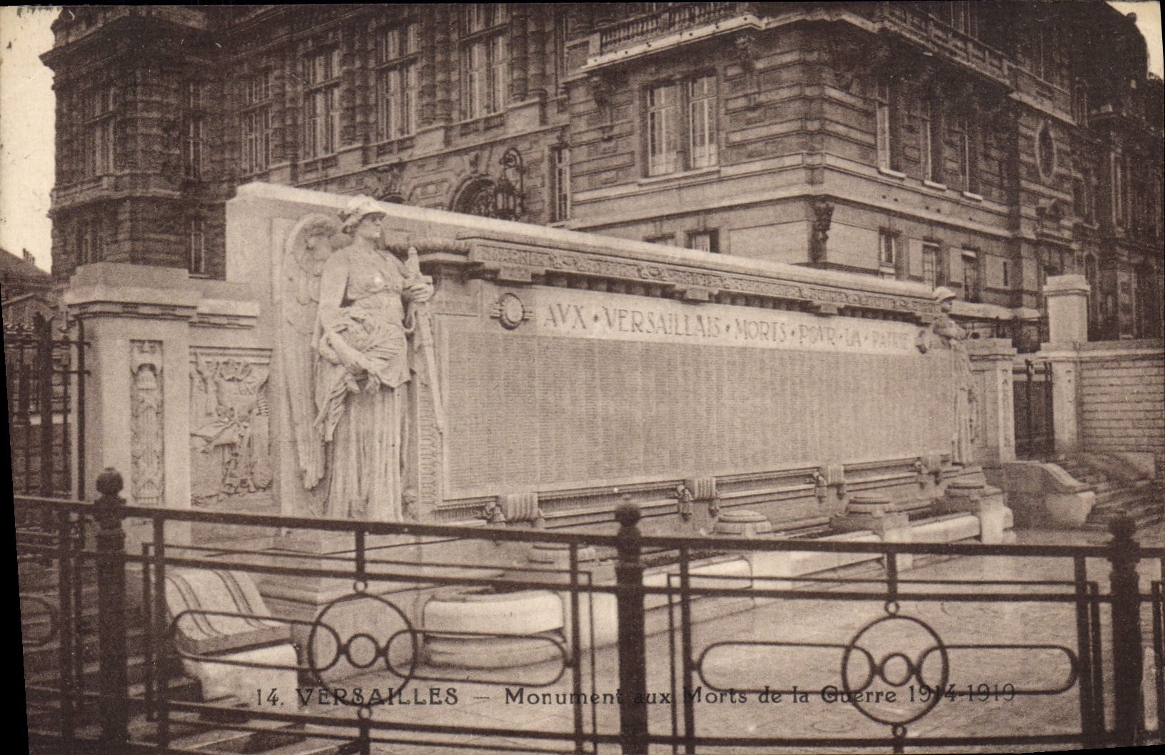 CPA Versailles Monument Morts De La Guerre