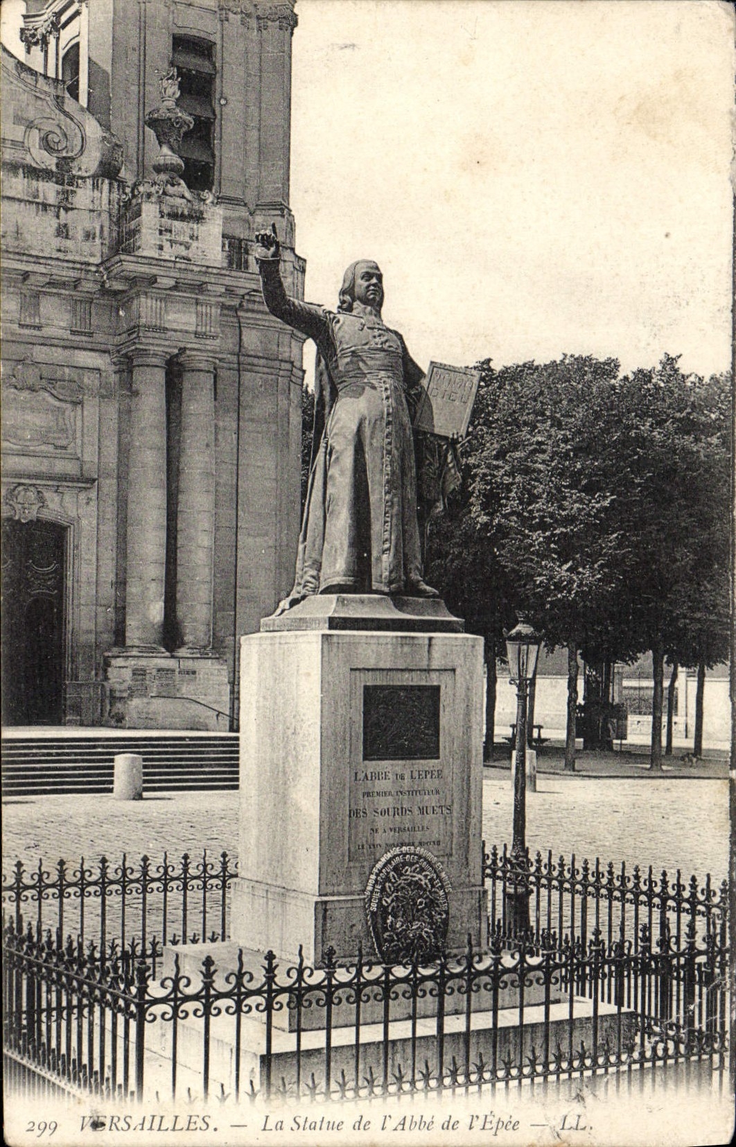 CPA Versailles La Statue De I'Abbe De I'Epée