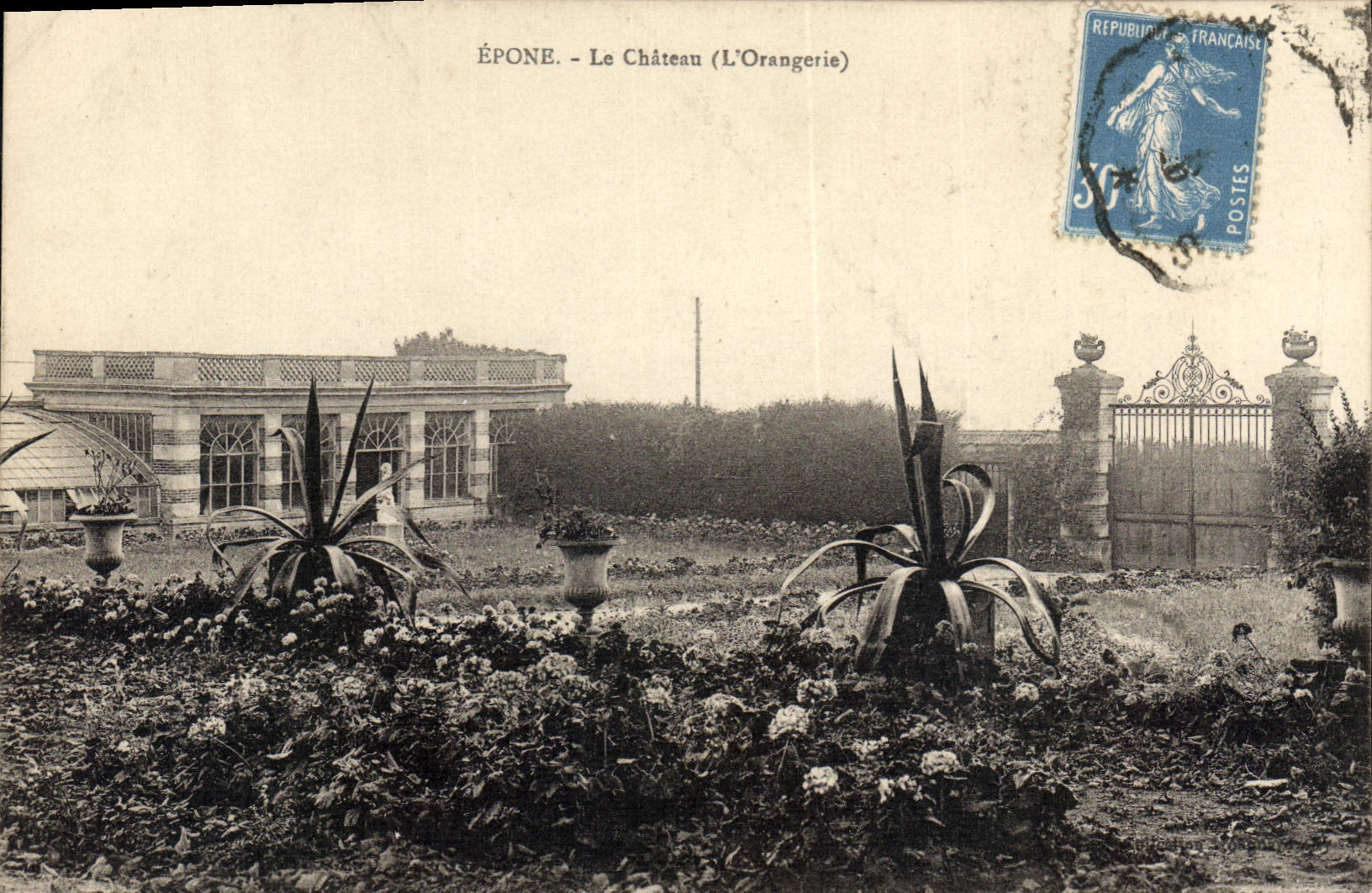 CPA Epone Le Château orangerie