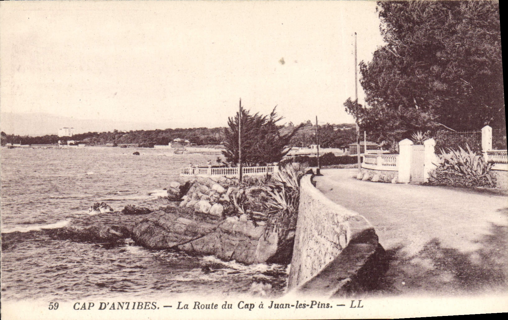 CPA Cap Antibes La Route Du Cap A Juan Les Pins