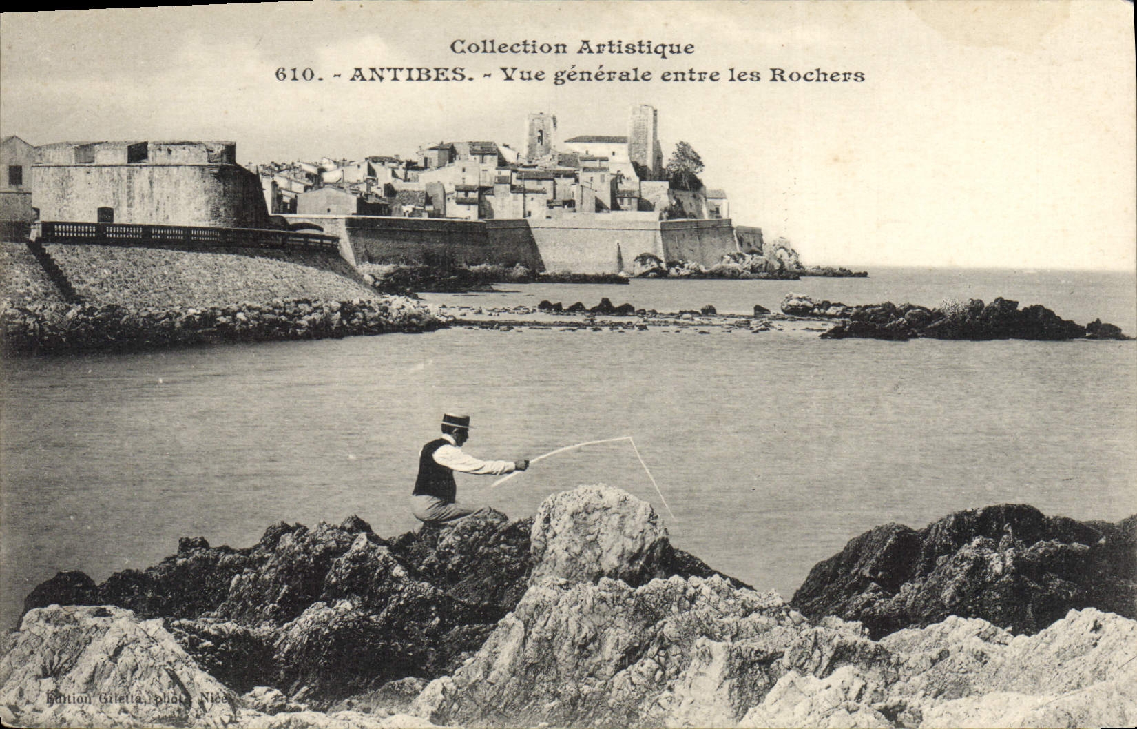 CPA Antibes Vue Generale Entre Les Rochers