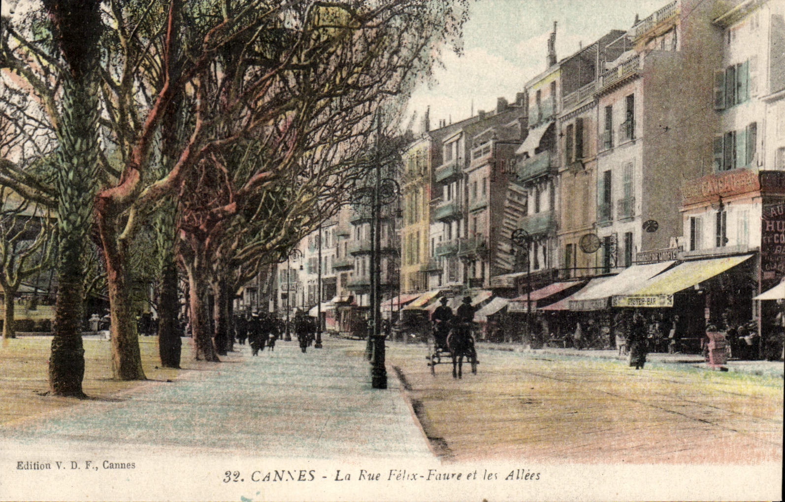 CPA Cannes La rue Felix Faure Et Les Allees