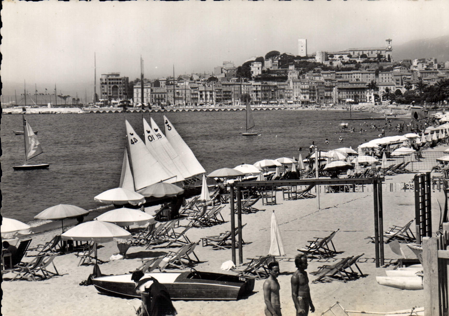 CPSM Cannes La Plage Et Le Suquet
