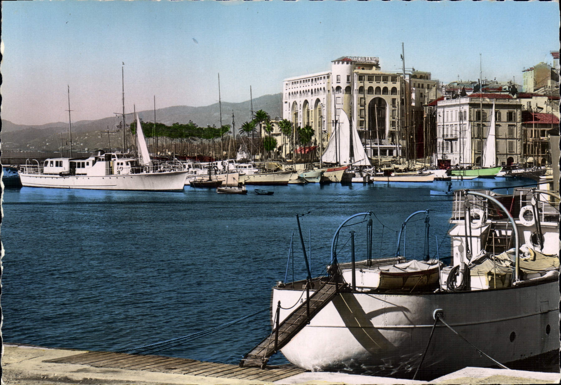 CPSM Cannes Vue Sur Le Port Les Quais