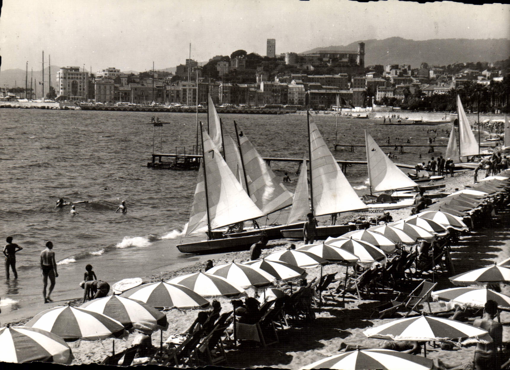 CPSM Cannes La Plage Et Le Suquet