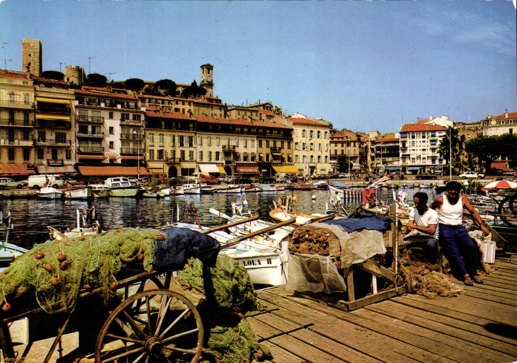 CPSM Cannes Un Coin du Port Le Quai St Pierre