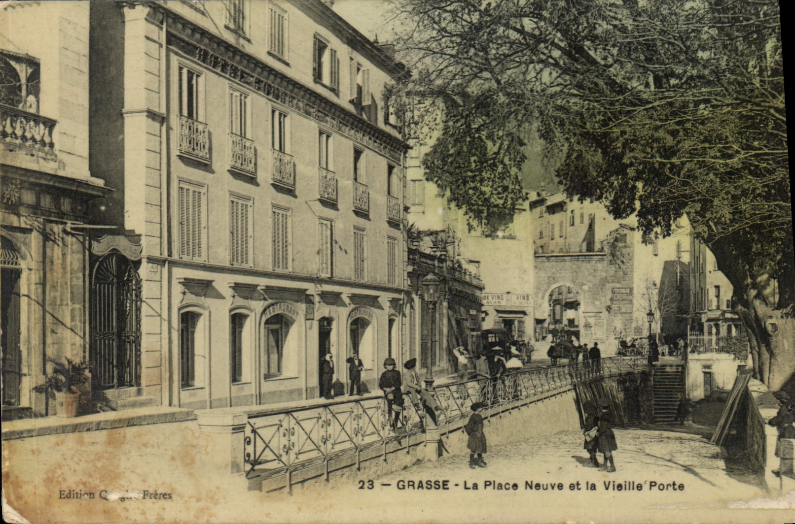CPA Grasse La Place Neuve Et La Vieille Porte