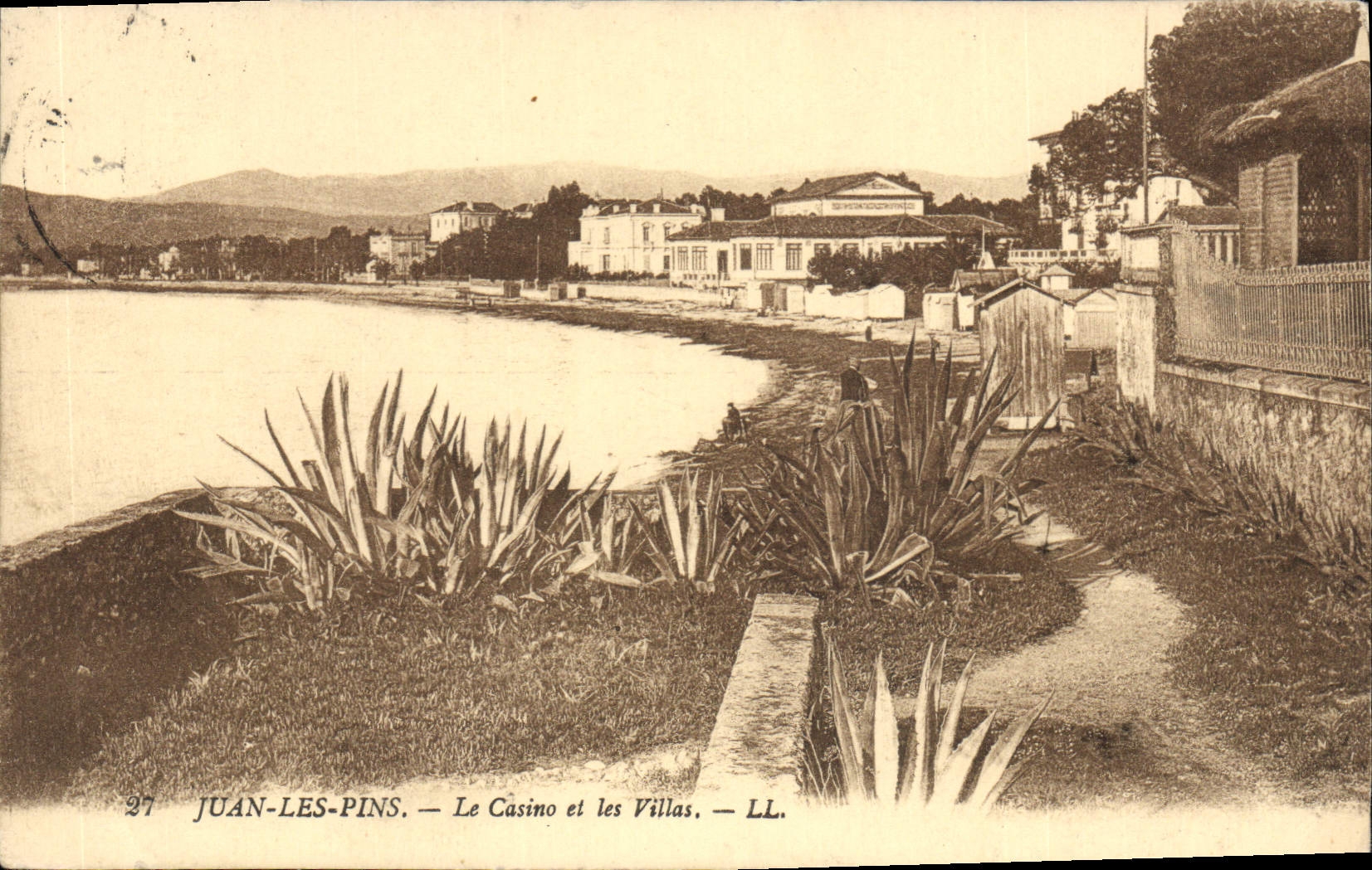 CPA Juan Les Pins Le Casino Et Les Villas