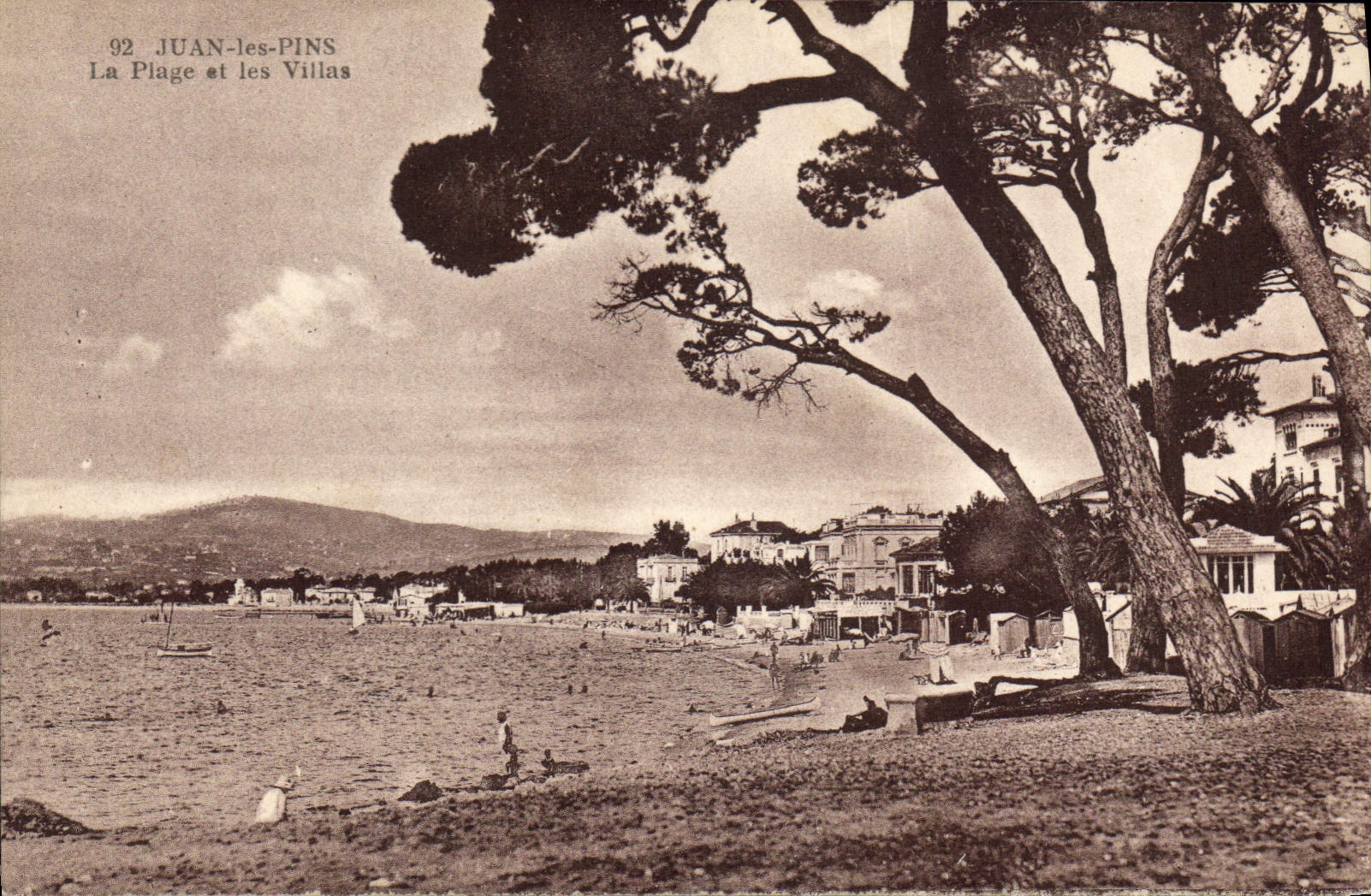 CPA Juan Les Pins La Plage Et Les Villas