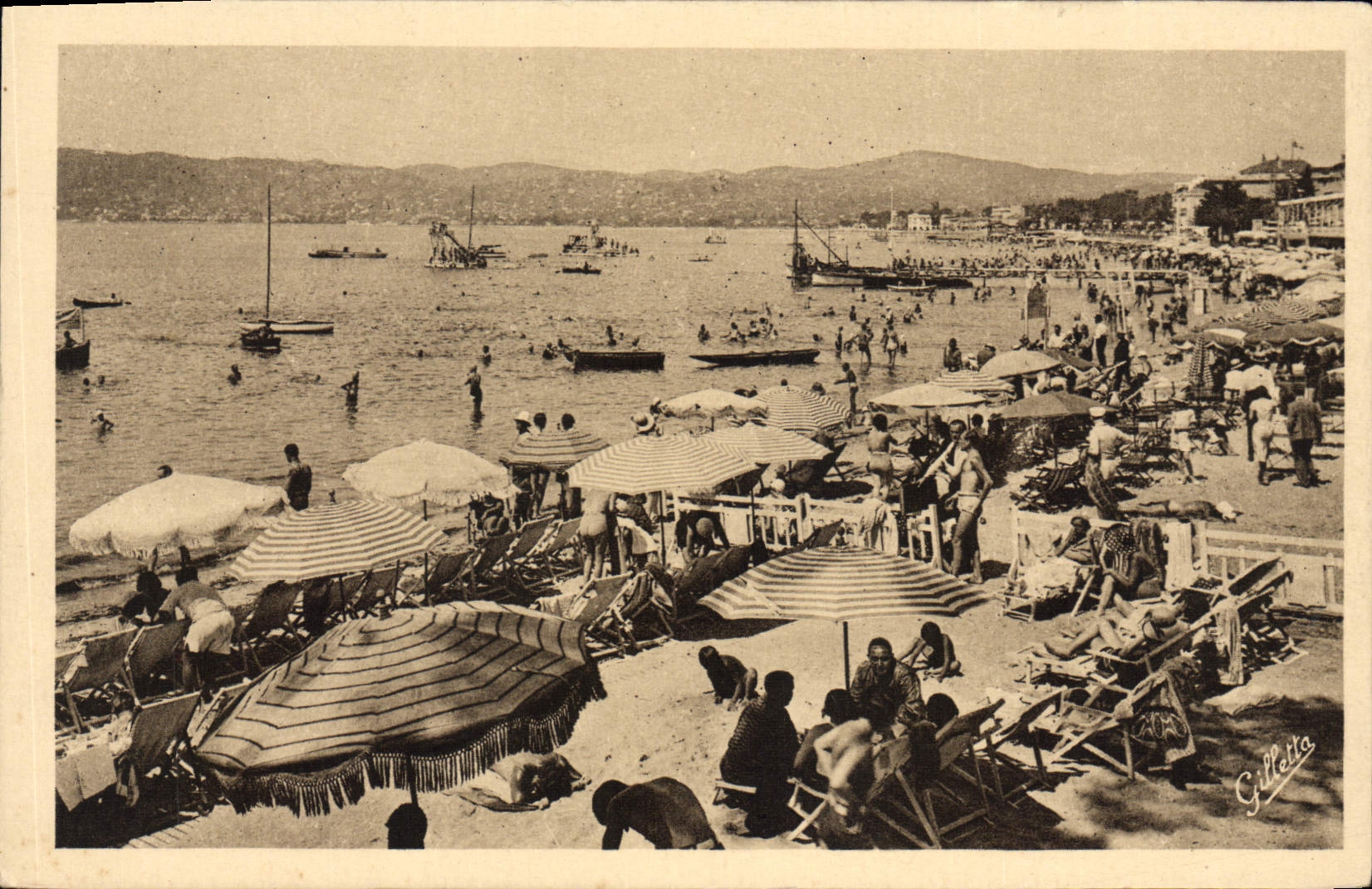 CPA Juan Les Pins Les Baigneurs
