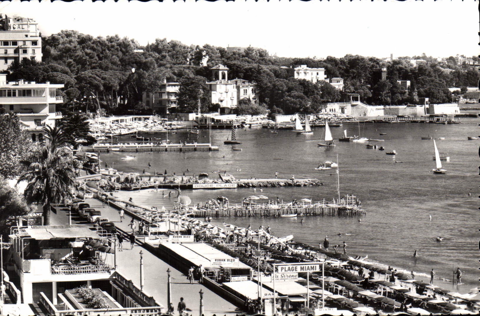CPA Juan Les Pins La Promenade Et Les Plages