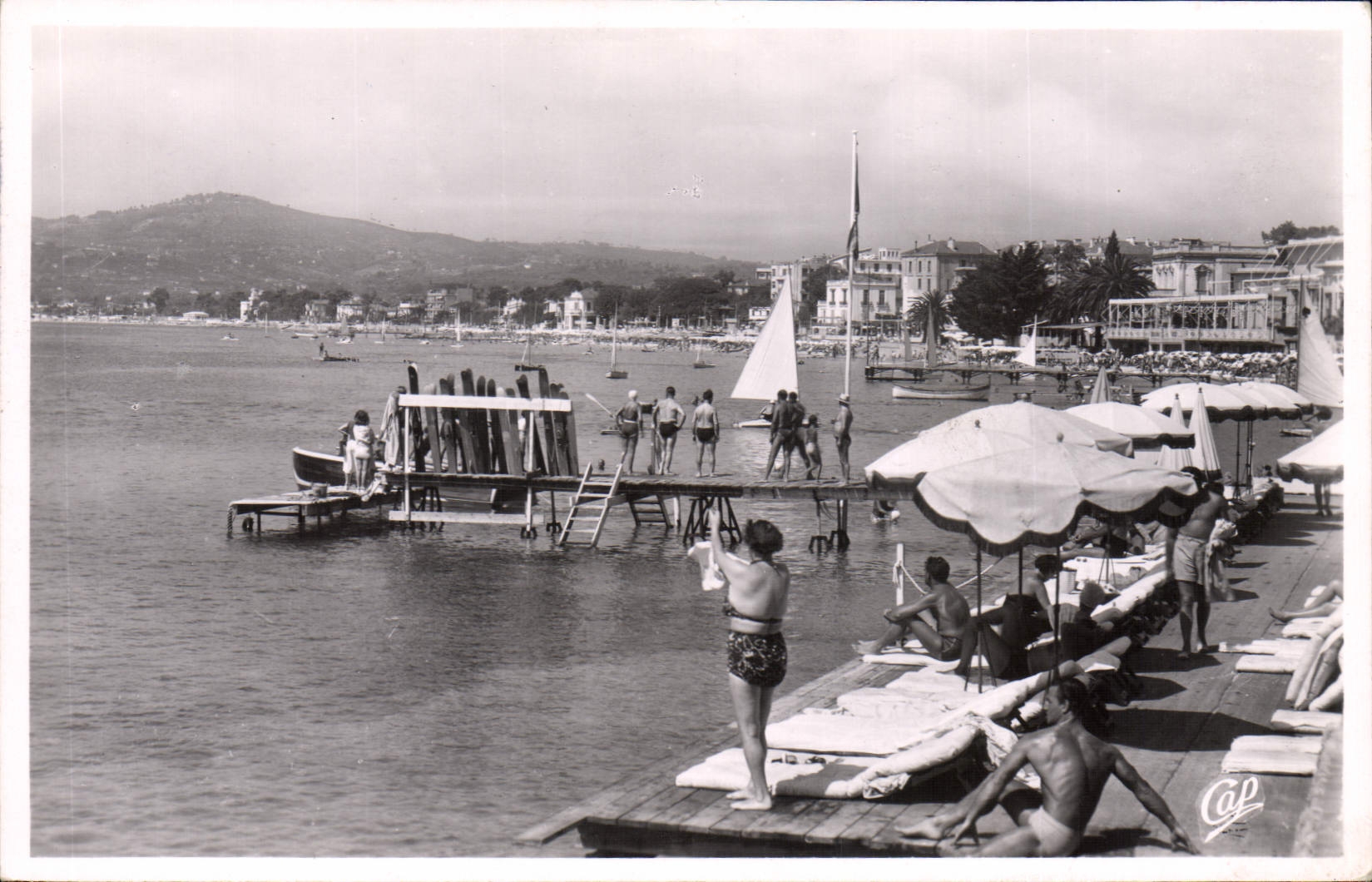 CPA Juan Les Pins Le Debarcadere Du Provençal