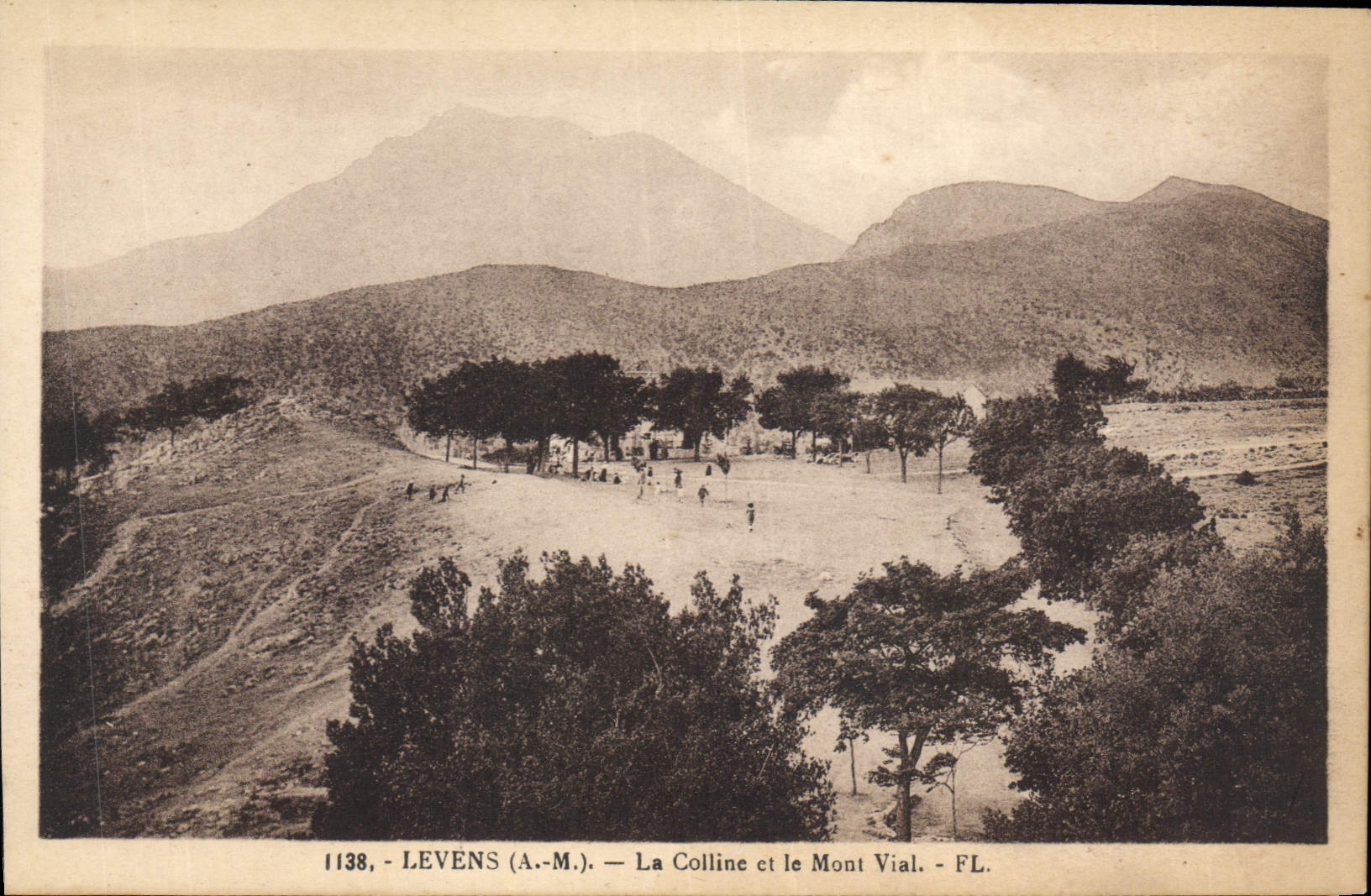 CPA Levens La Colline et Le Mont Vial