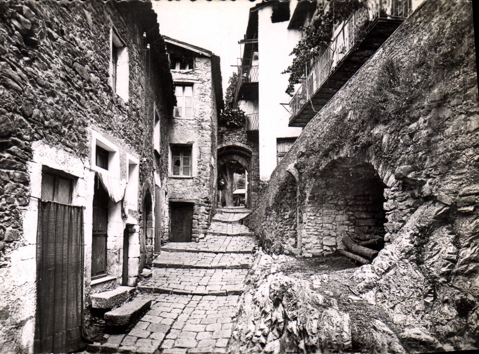 CPSM Luceram Vieille Rue Pittoresque