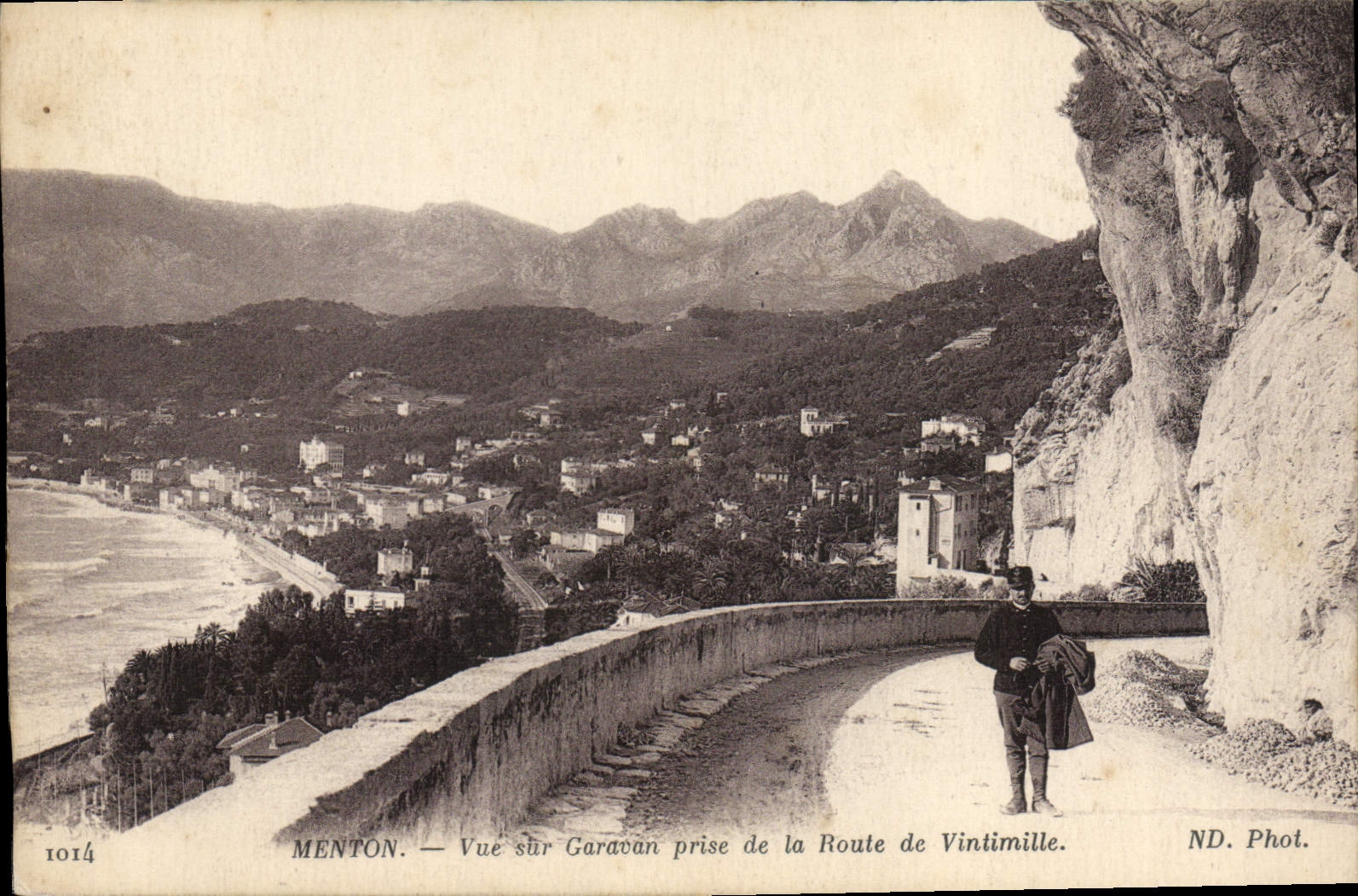 CPA Menton Vue sur Garavan Prise De La Route de Vintimille