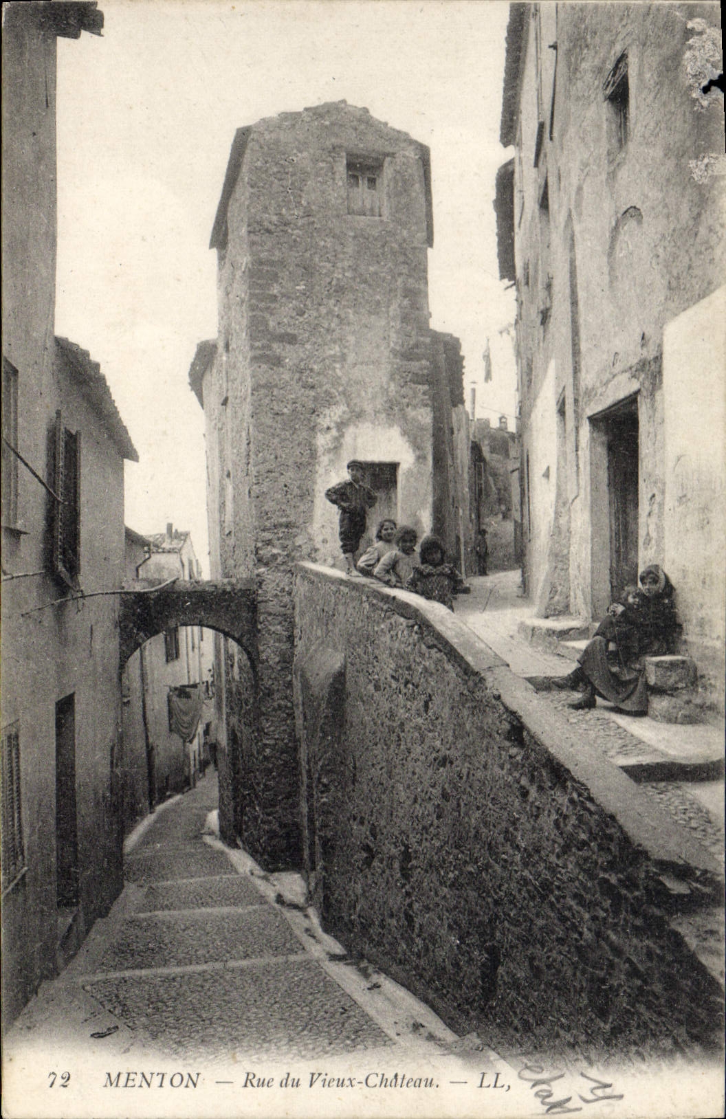 CPA Menton Rue Du Vieux Château