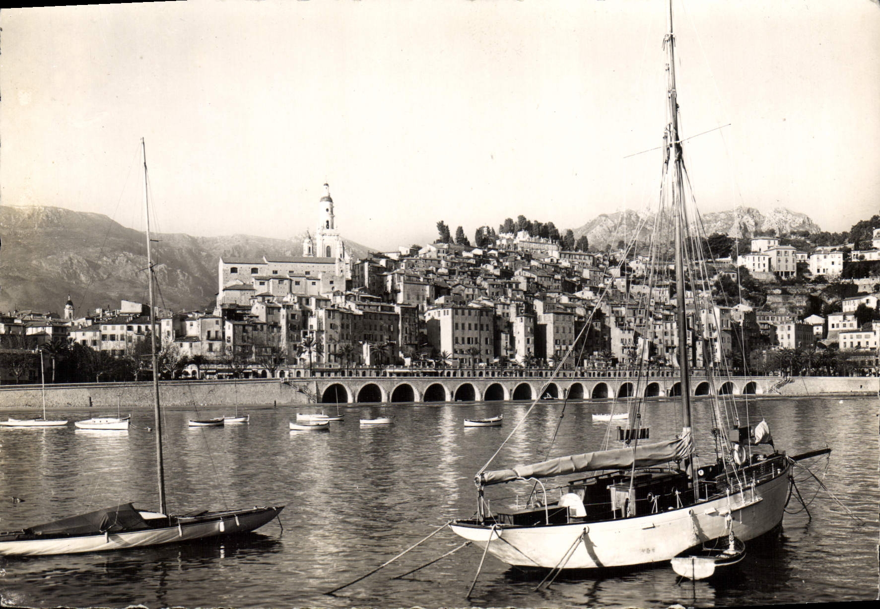 CPSM Menton La Vieille Ville Vue Du Port