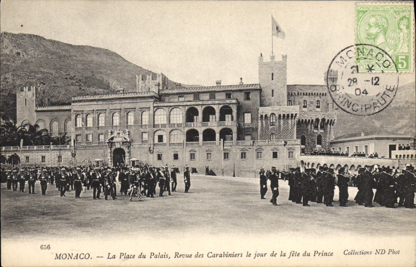 CPA Monaco La Place Du Palais Revue Des Carabiniers jour de la fête du prince