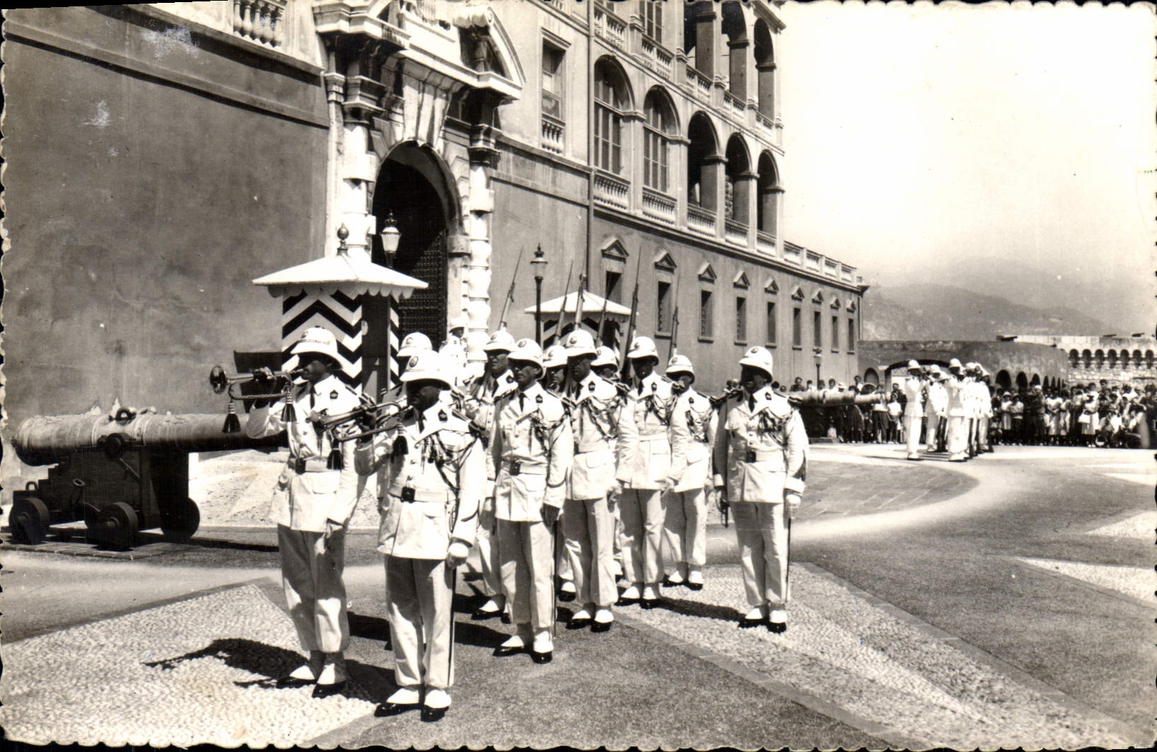 CPA Monaco Le Palais Du Prince relève de la garde