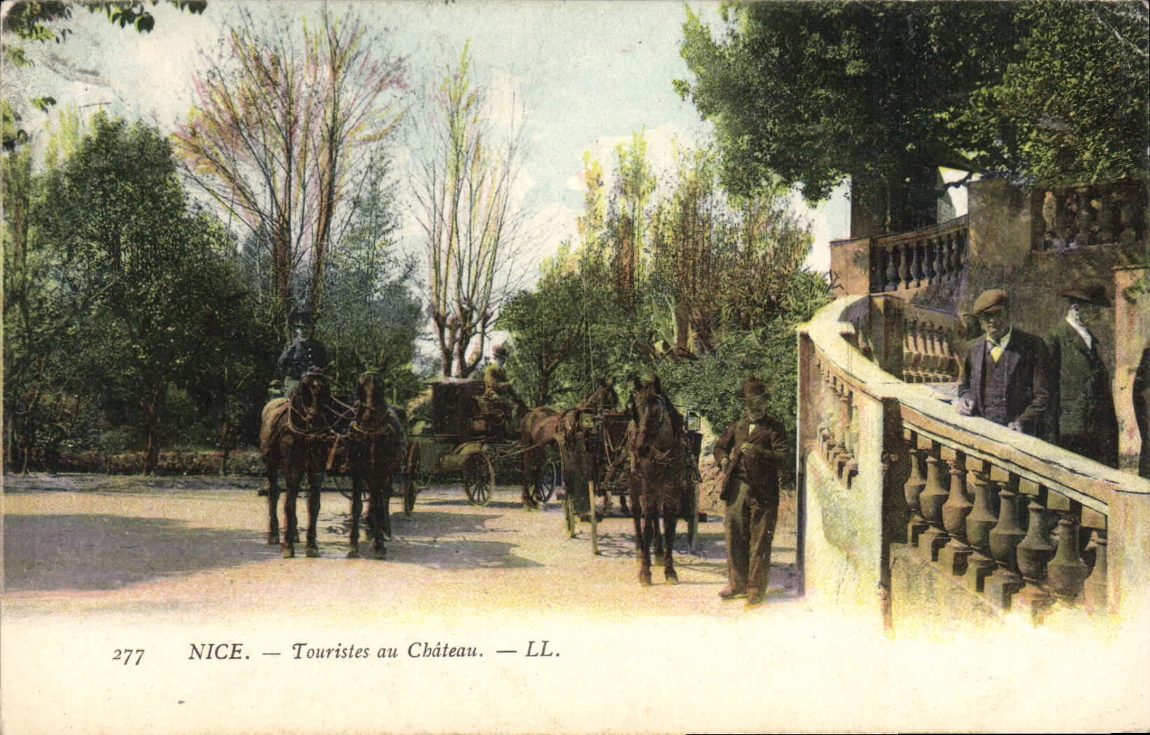 CPA Nice Touristes Au Château