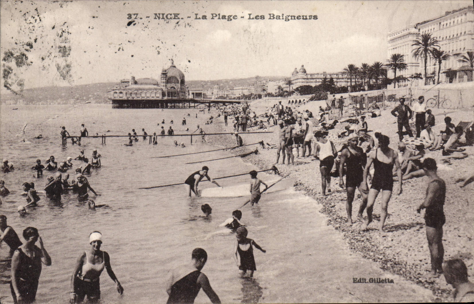 CPA Nice La Plage Les Baigneurs