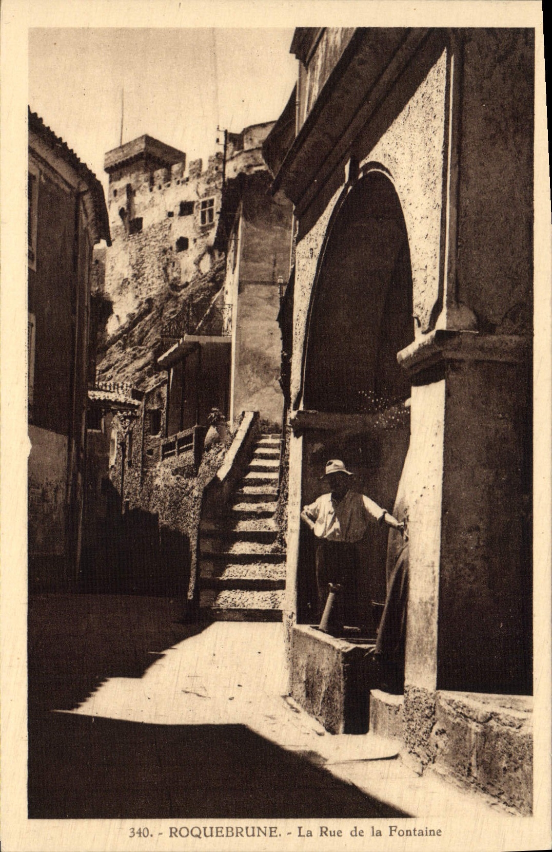 CPA Roquebrune La Rue De La Fontaine